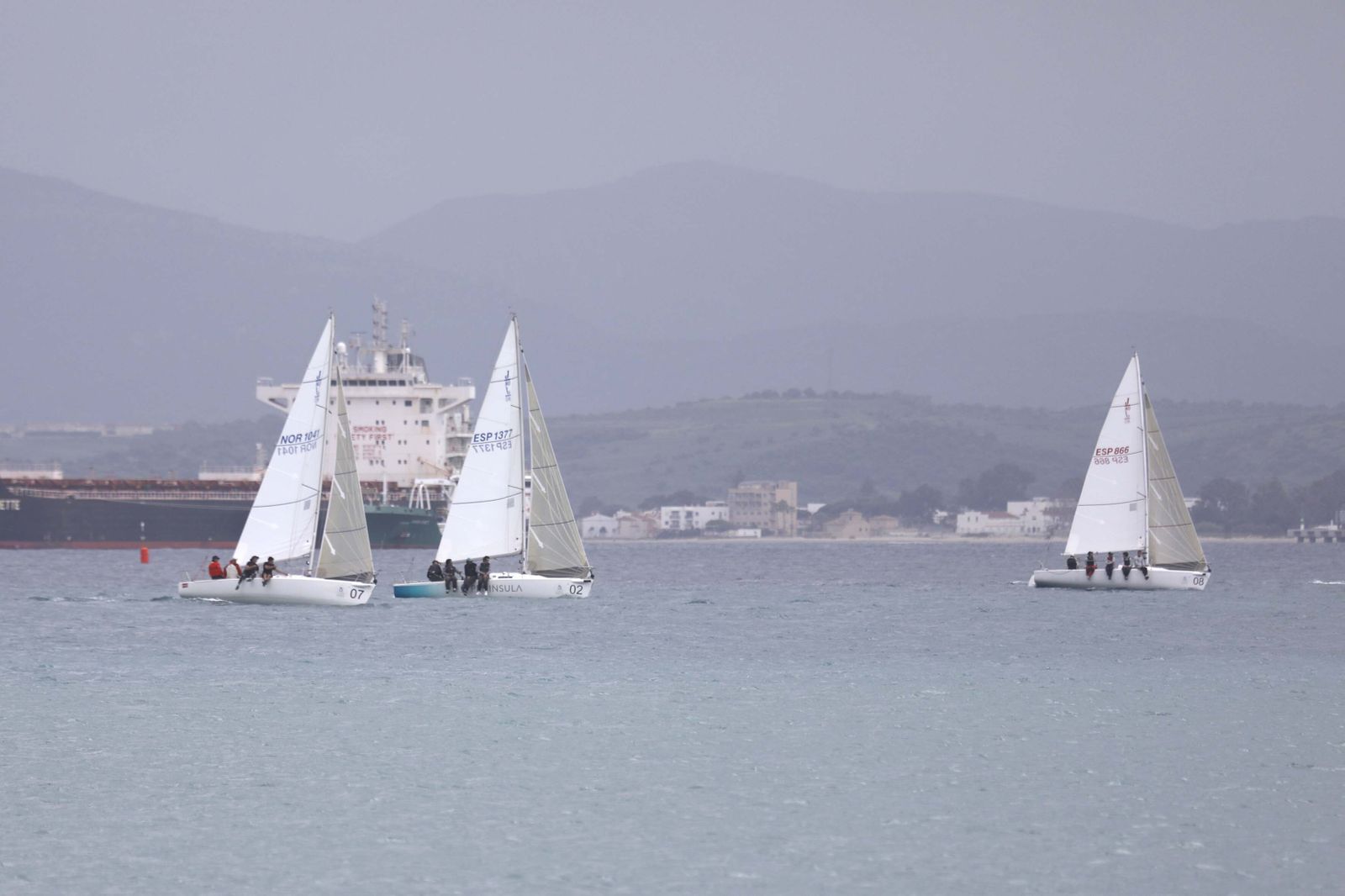 Las fotos de la primera jornada del Campeonato de Andalucía de vela J/80 en La Línea