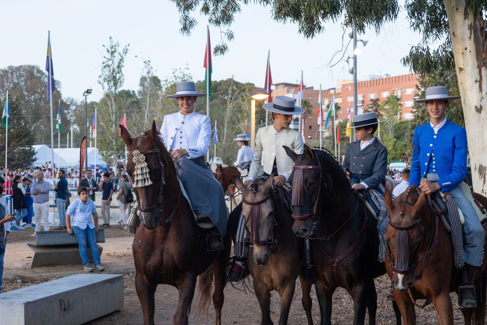 Feria del Caballo 2023: Imágenes del ambiente en la noche del sábado