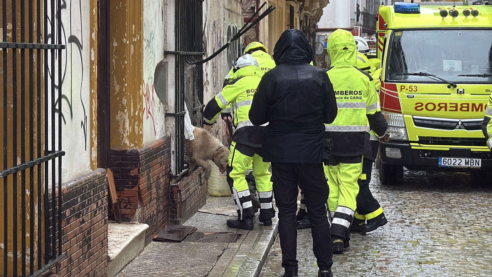 Imágenes del derrumbe en una casa okupada en Jerez