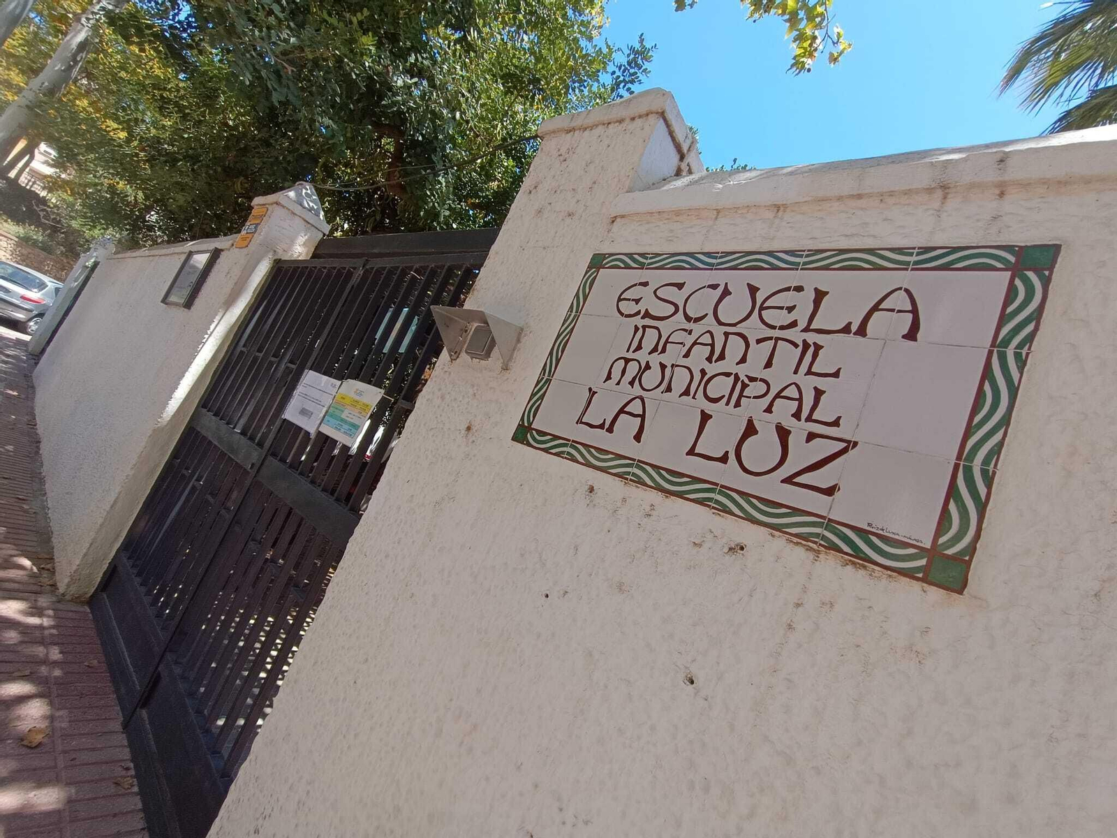 La fachada principal de la Escuela Infantil La Luz. La fachada principal de la Escuela Infantil La Luz.