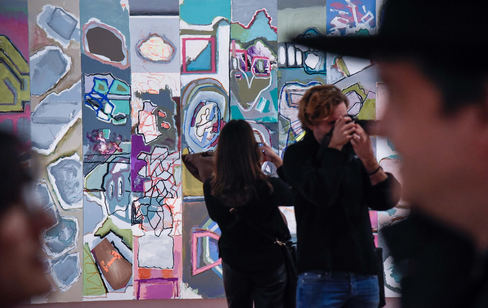 Luis Gordillo, Juan Uslé y Secundino Hernández inauguran la exposición Trifásico