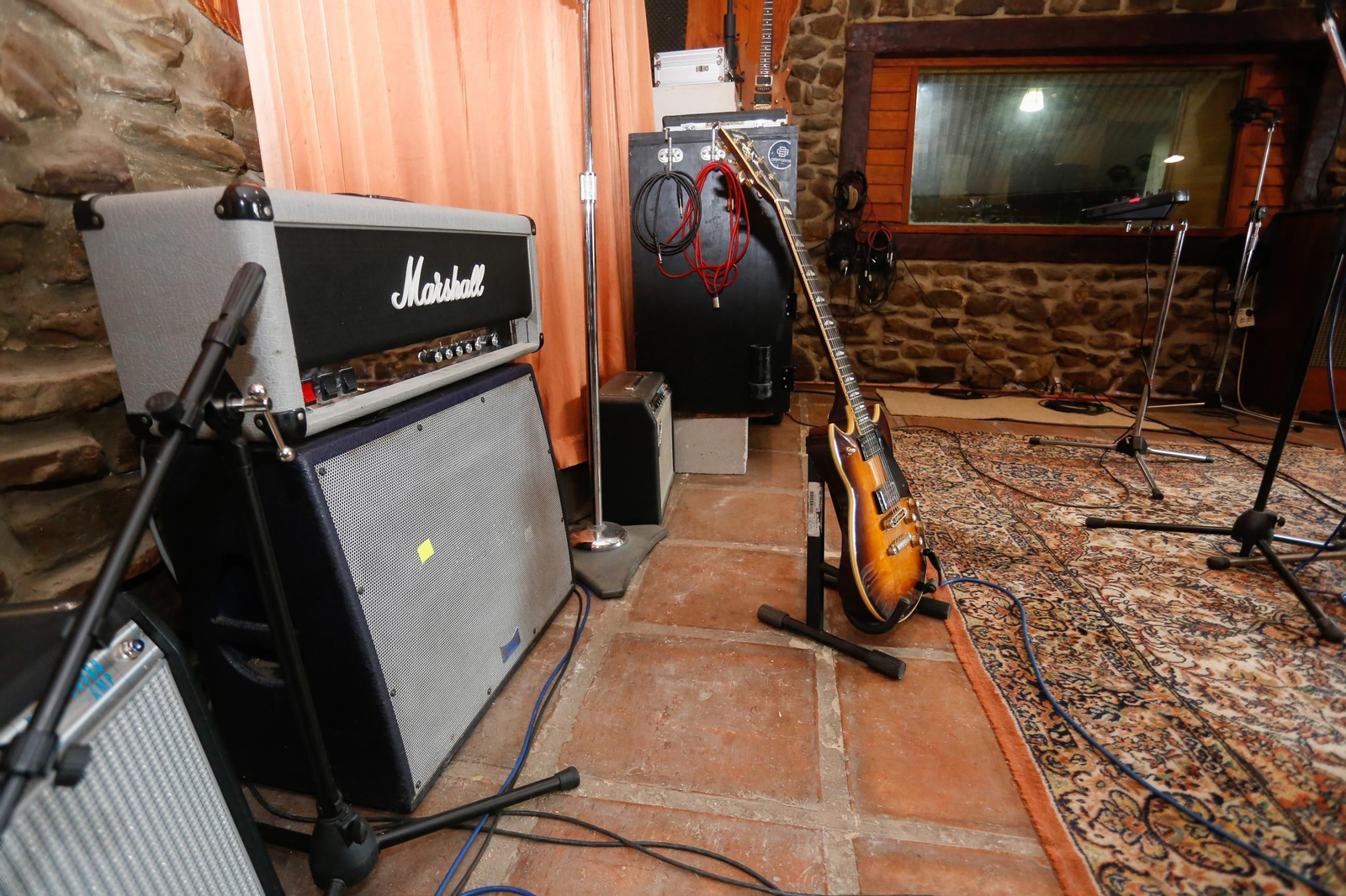 Punta Paloma, el estudio perdido en Tarifa donde graban los músicos famosos, en imágenes