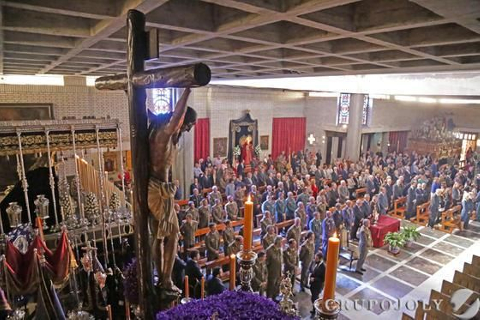 El Santísimo Cristo de la Defensión preside ayer el acto en el convento de Capuchinos.

Foto: Miguel Angel Gonzalez