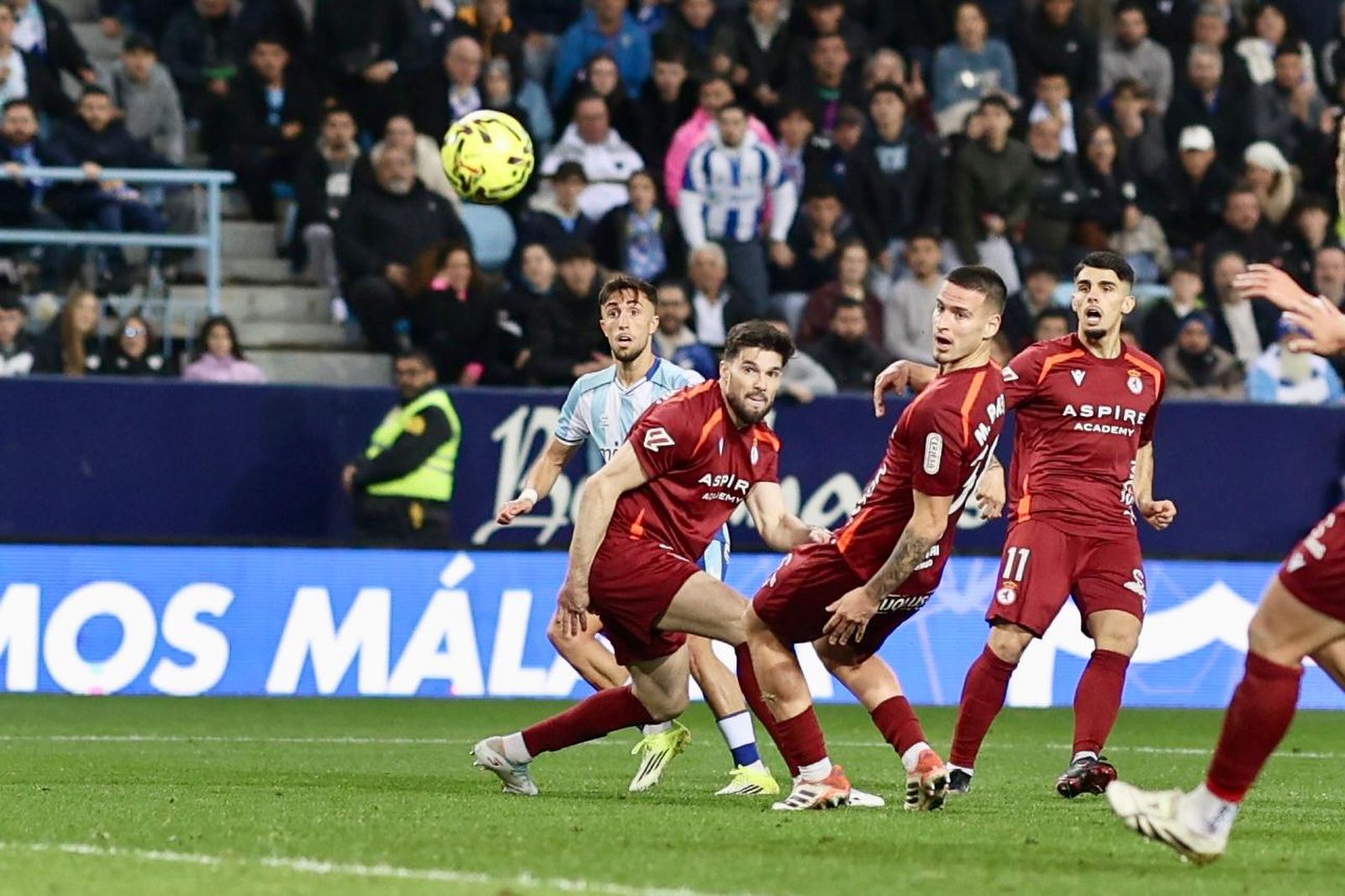 El golazo de David Larrubia que hizo estallar a La Rosaleda, foto a foto