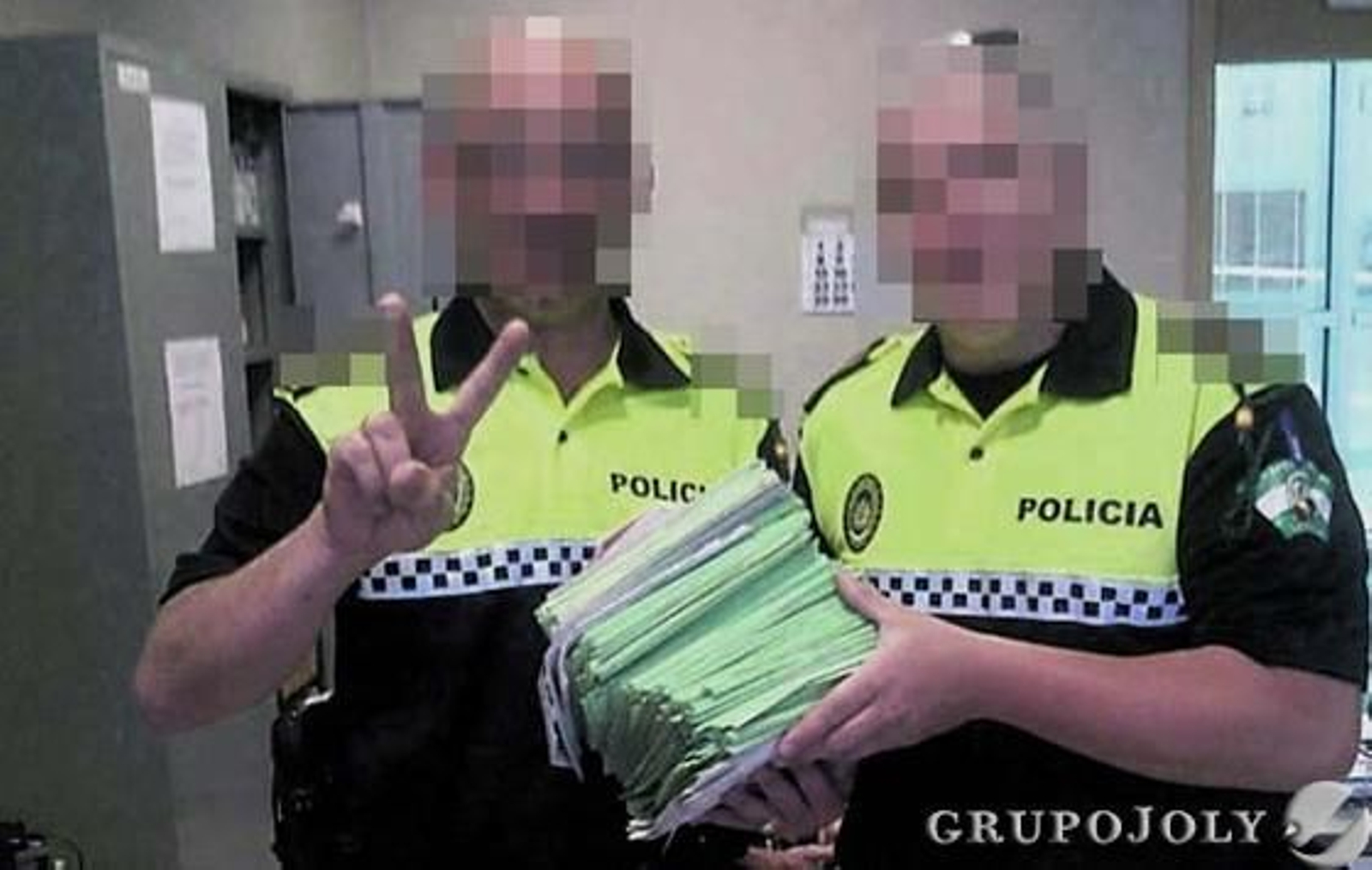 El Ayuntamiento abre expediente a los policías fotografiados con las multas
