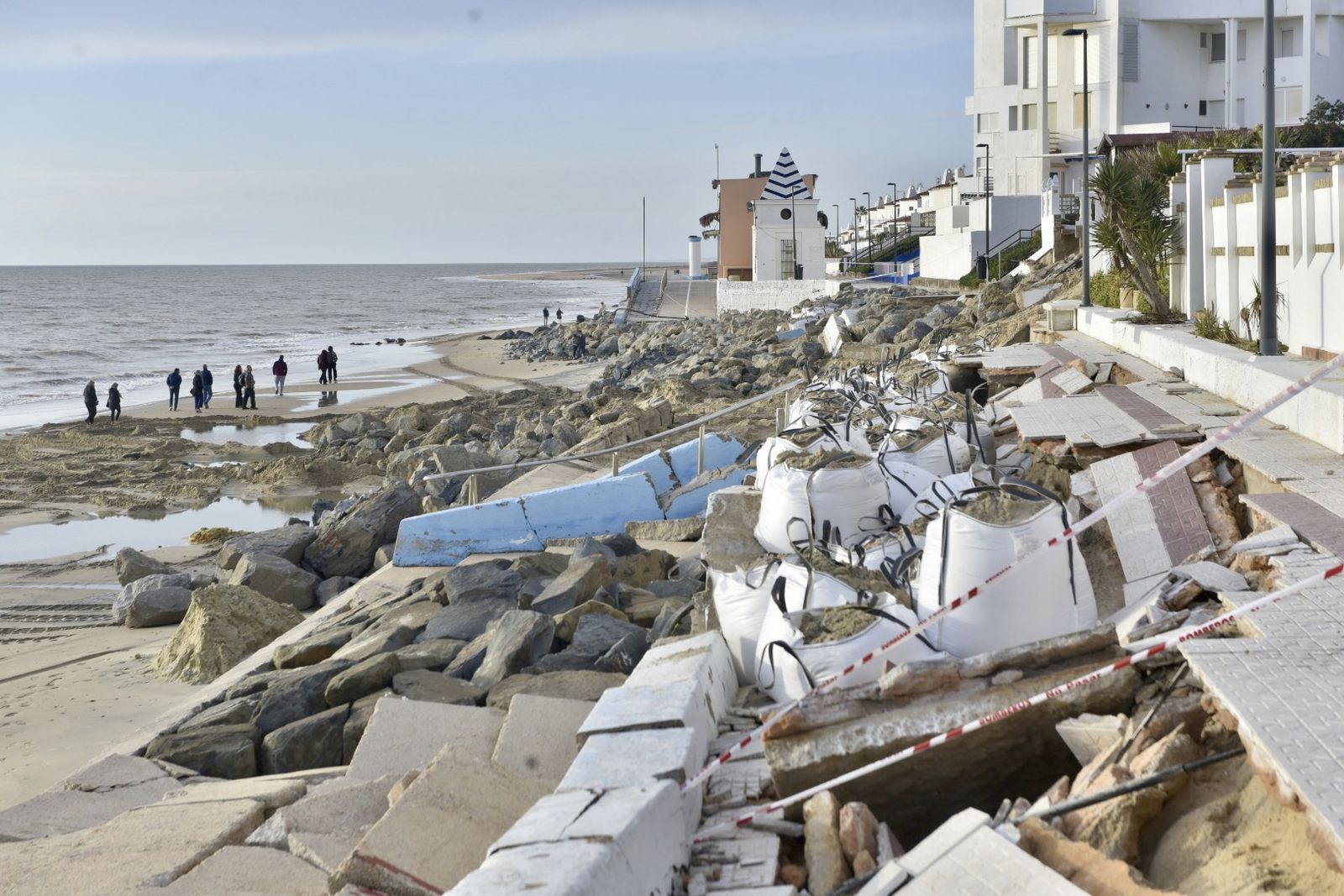 Comienza las obras de regeneración de arena en Matalascañas