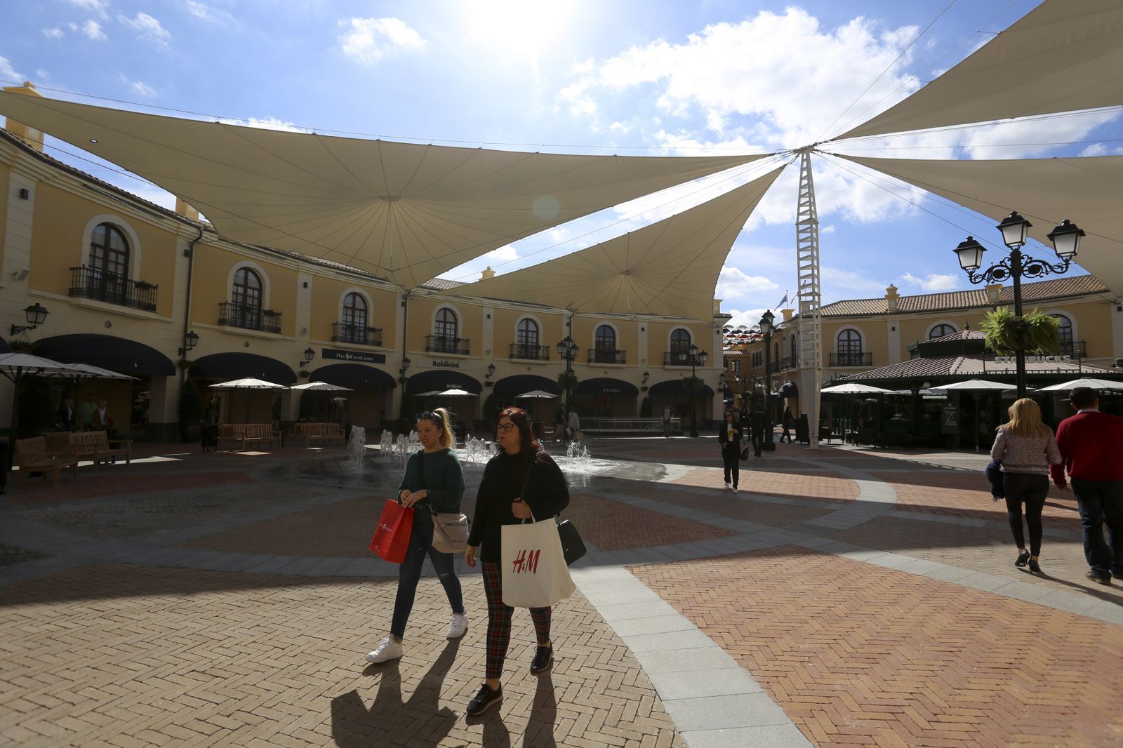 Las fotos de la inauguración del 'outlet' de Plaza Mayor