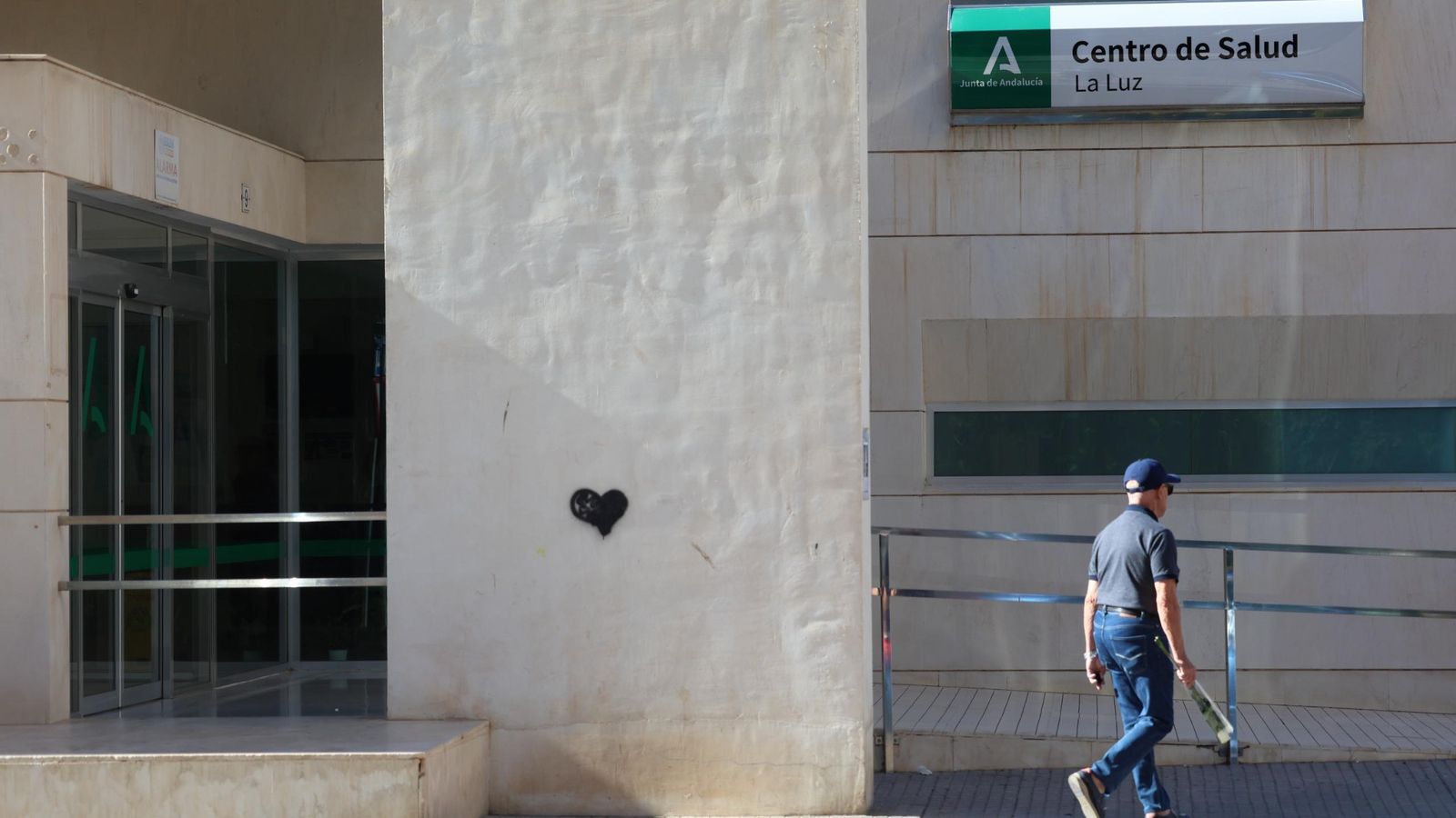 Entrada del Centro de Salud de La Luz. Entrada del Centro de Salud de La Luz.