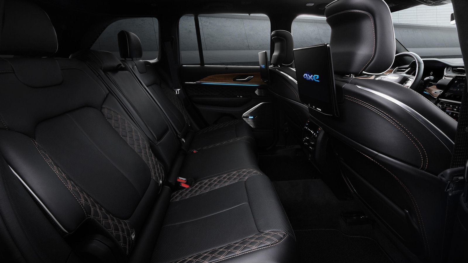 En las plazas traseras se podrá disponer de un sistema de televisión conectado al Wifi del Grand Cherokee.