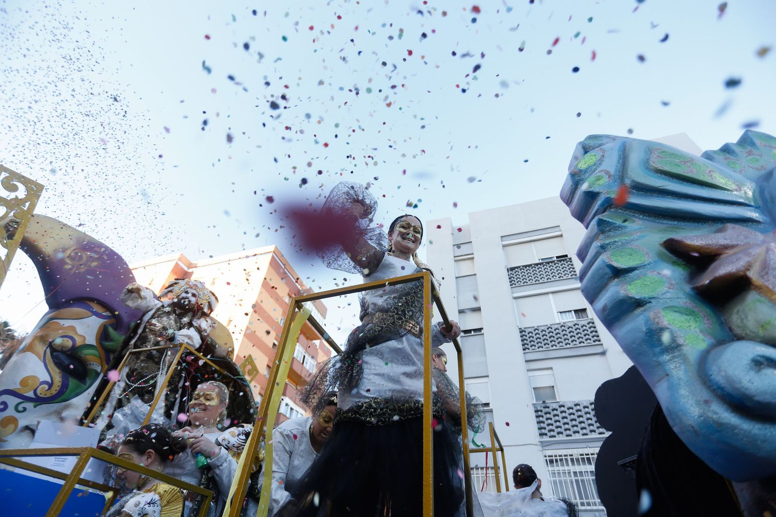 Búscate en las fotos de la cabalgata del Carnaval de Algeciras 2026