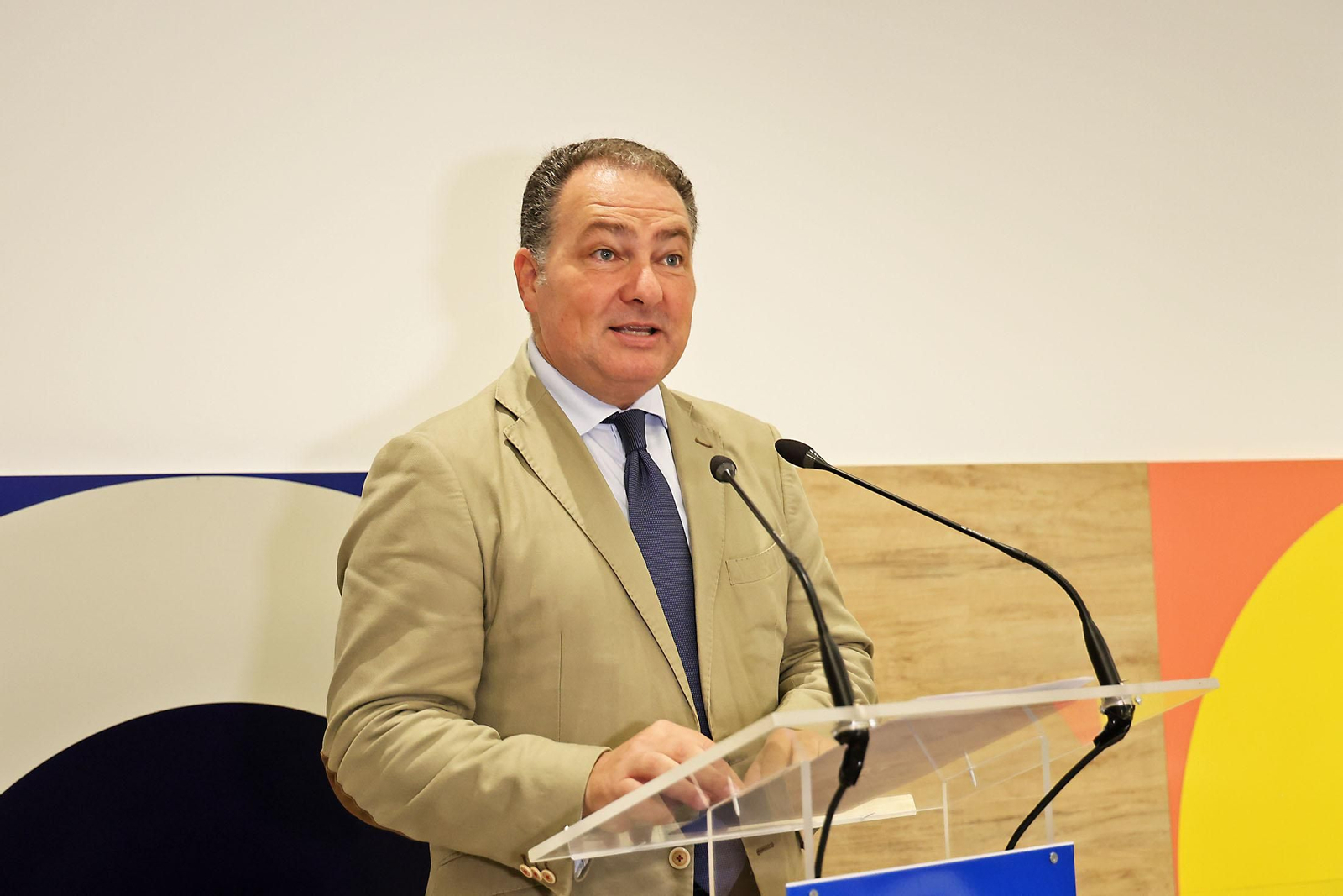 Imágenes de la firma con alcaldes de 34 municipios los convenios del programa 'Tu Diputación Invierte'