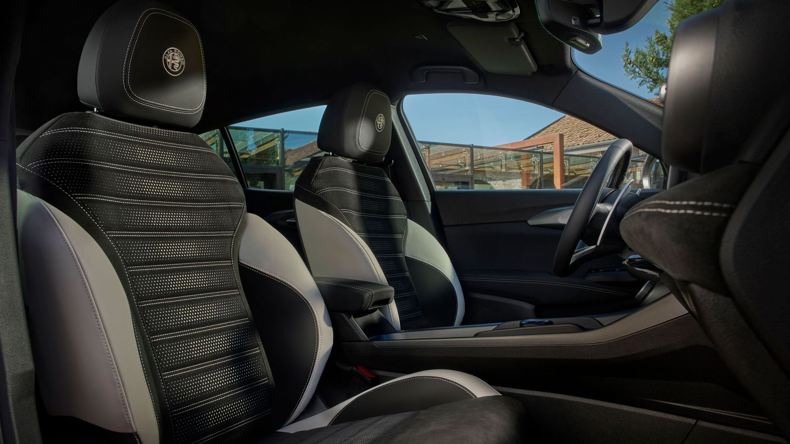 El acabado Sport Speciale, vinculado al lanzamiento de este Tonale, está disponible con las tres tecnologías de propulsión.