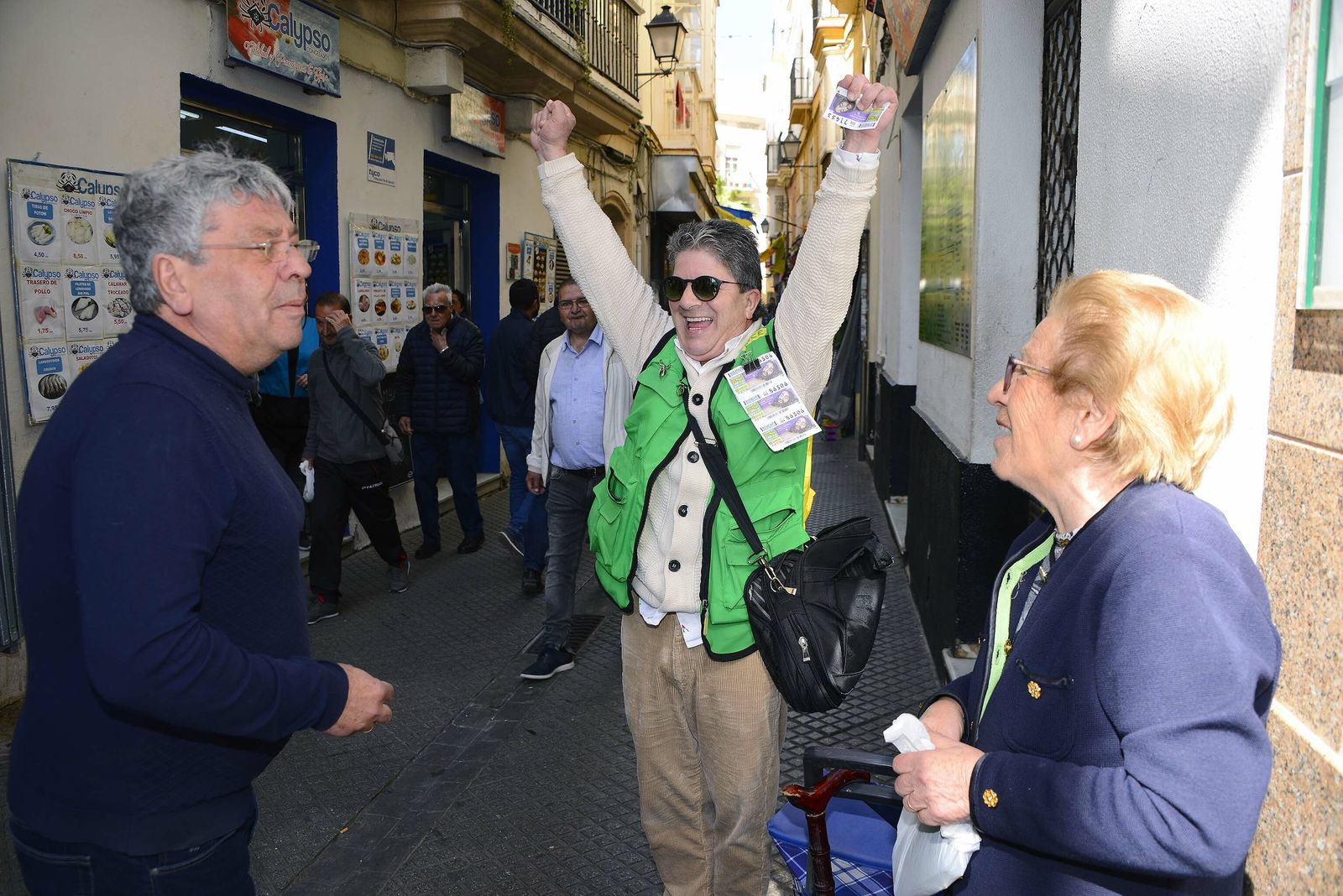 El paseo triunfal de Lolo el cuponero