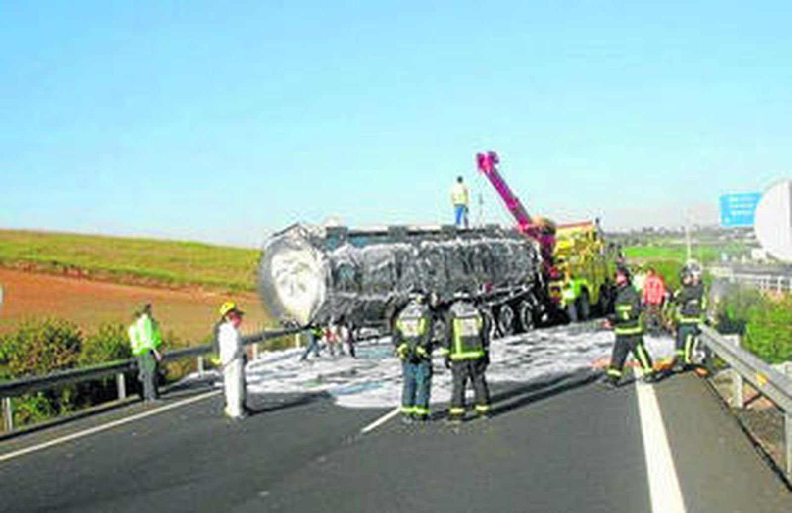 Una de las intervenciones de los bomberos de la Diputación en un accidente de tráfico.