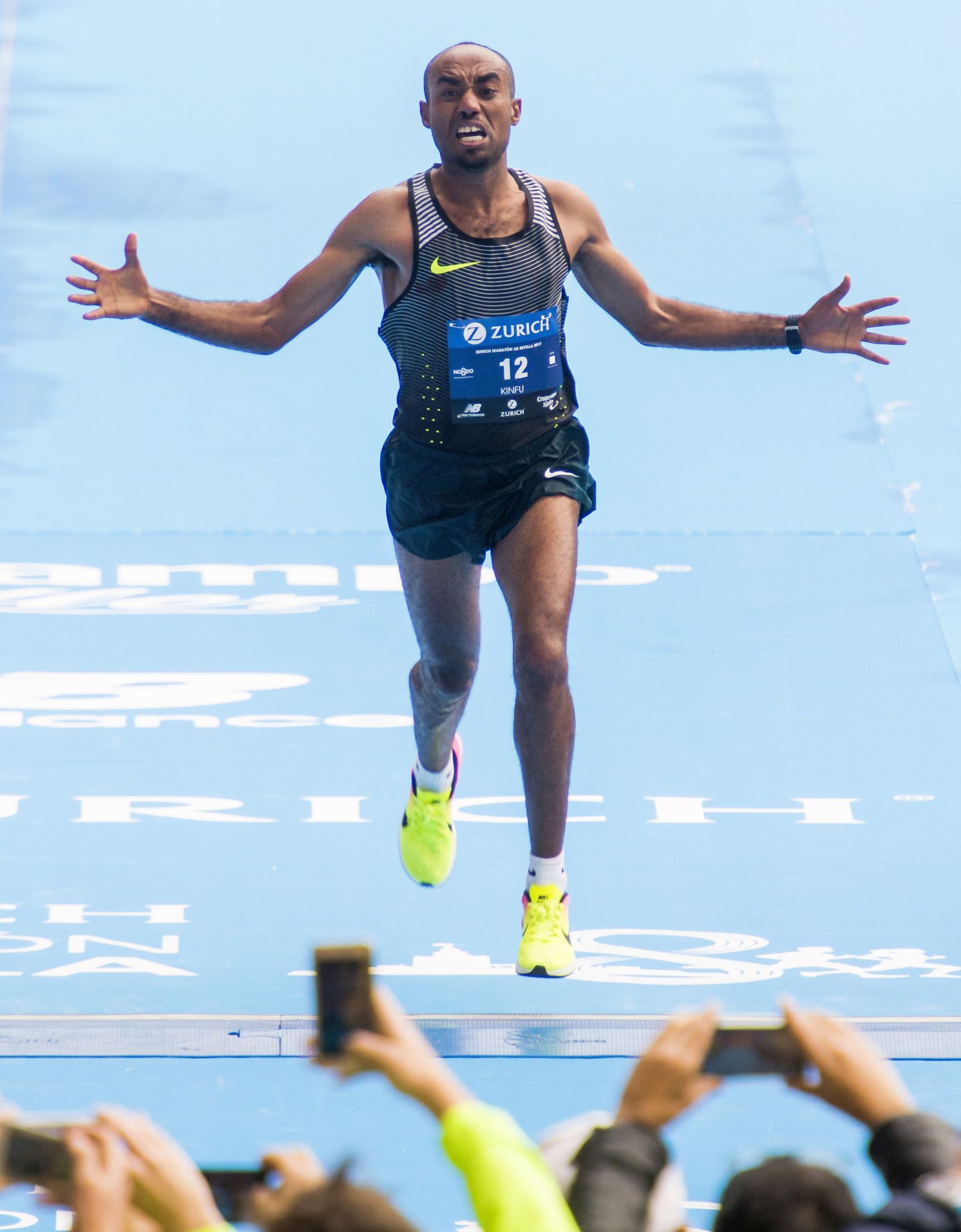 Las imágenes del Zurich Maratón de Sevilla.