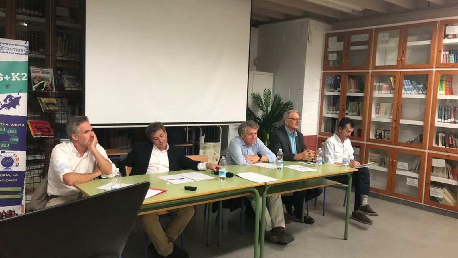 De izquierda a derecha, Jorge Almazán, José A. García, Ángel Pulido, Antonio Ojeda y Antonio Fajardo, en la mesa del debate.