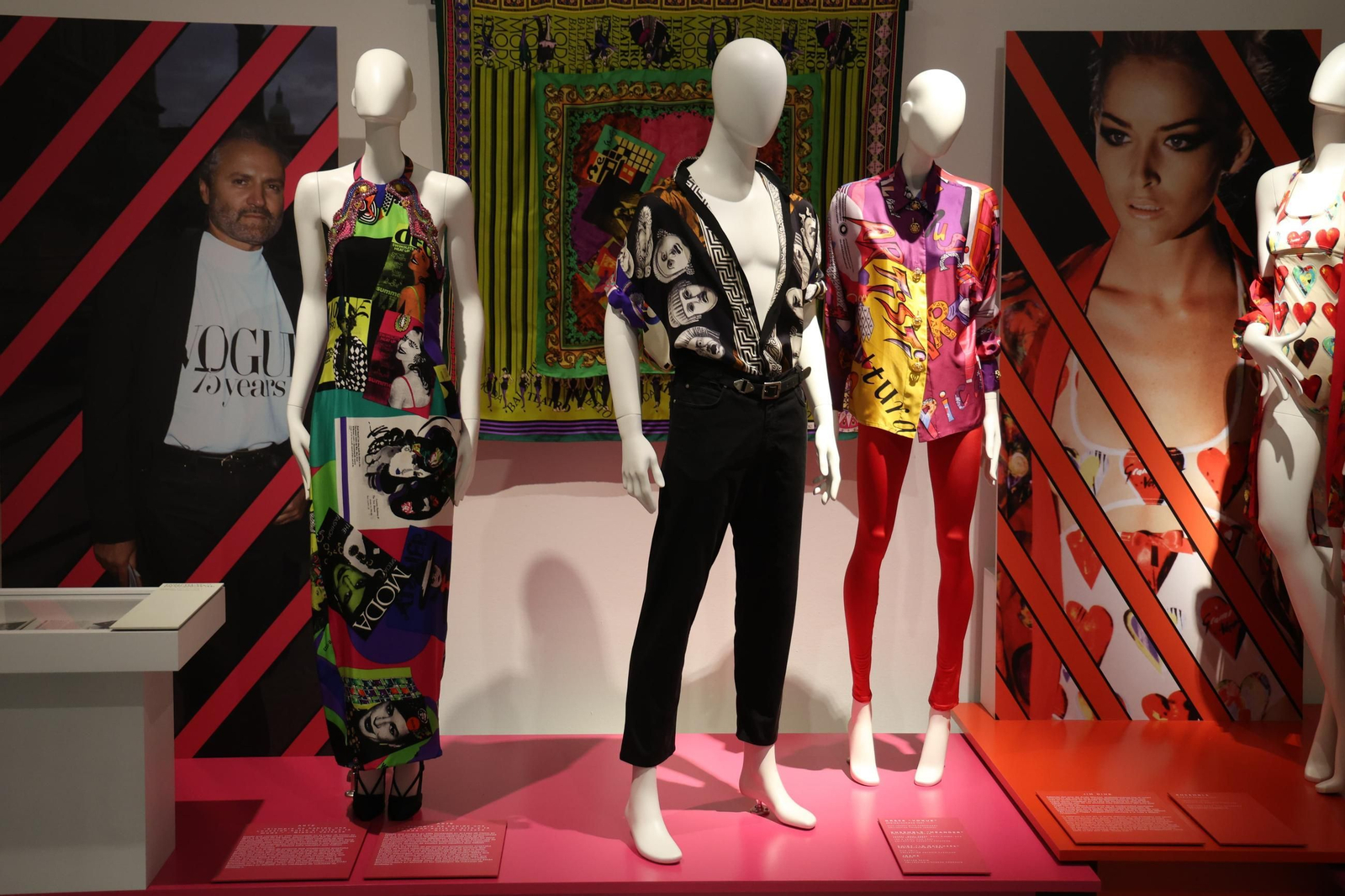 Todos los detalles de la exposición de Versace en Málaga, en imágenes