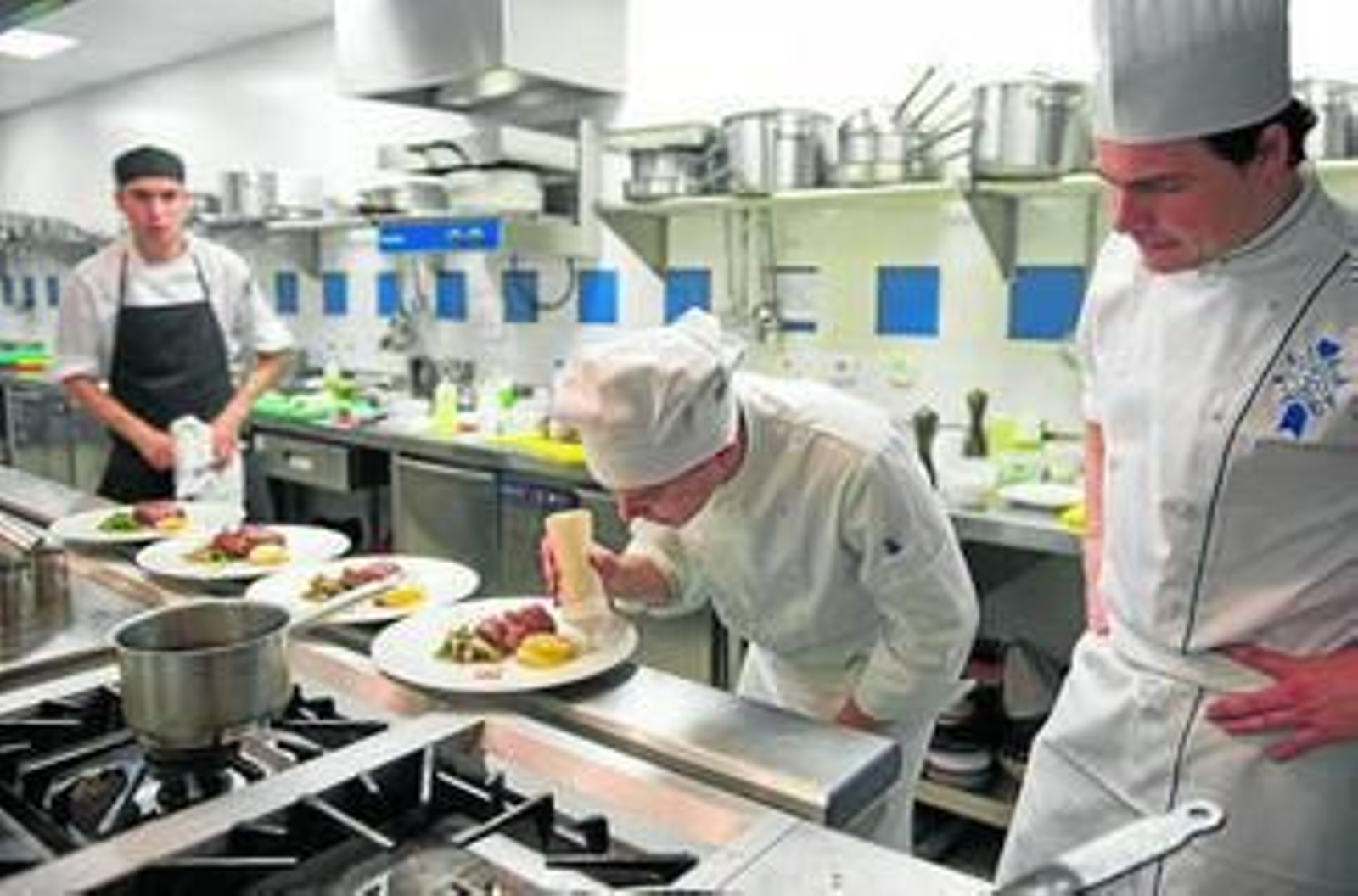 Víctor Ayoso, de la Escuela de Hostelería San Roque, segundo clasificado del I Premio Promesas de la Alta Cocina.