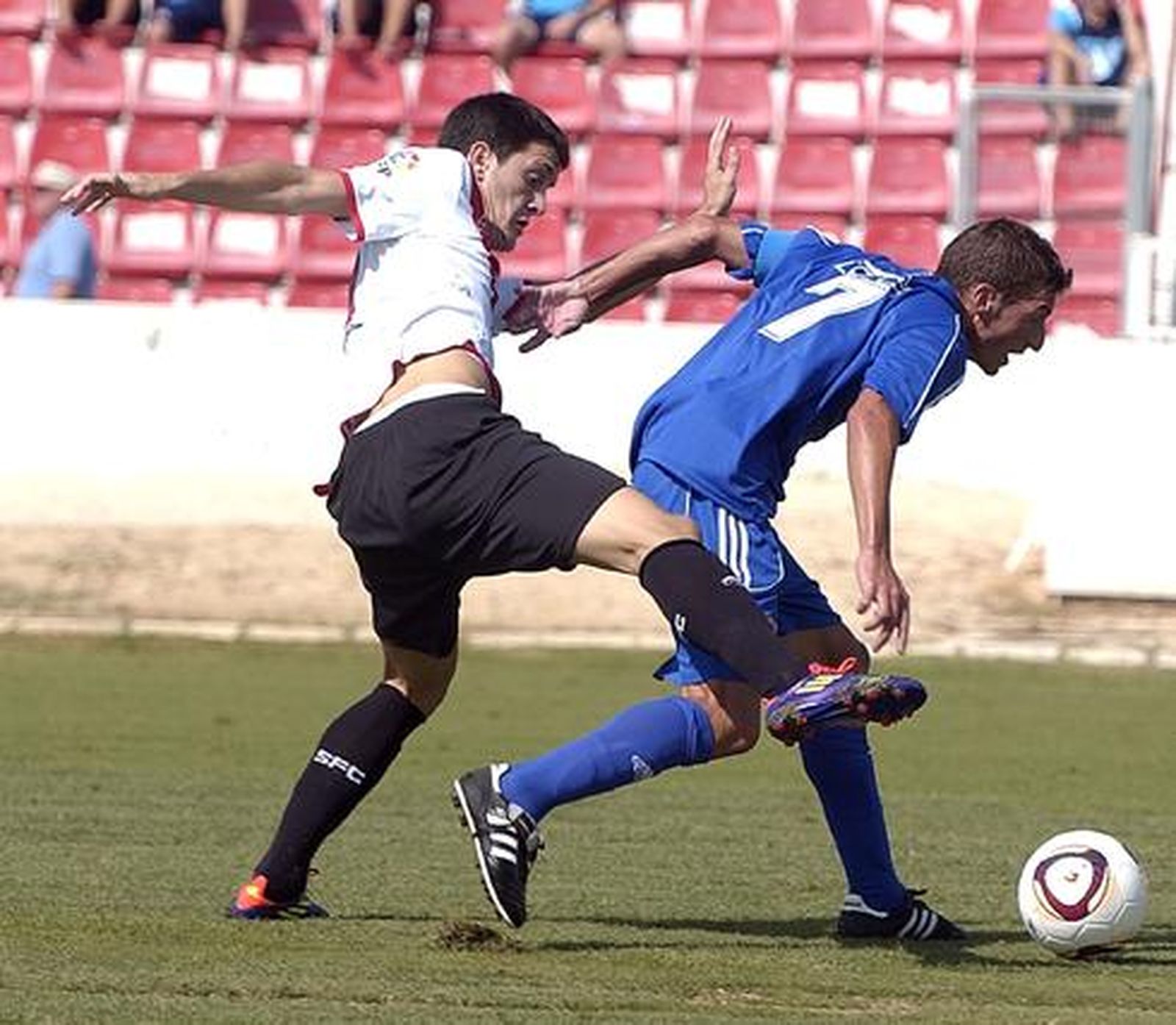 La Balona golea al Sevilla Atlético y es más líder. 

Foto: Manuel Gomez