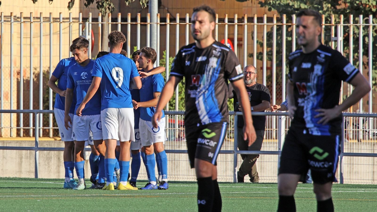 Los jugadores del Xerez DFC B celebran el segundo gol ante los industrialistas.