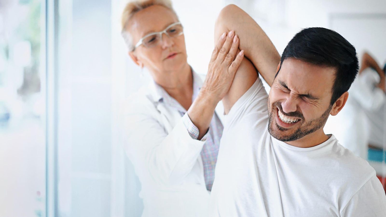 El Hospital Quirónsalud Campo de Gibraltar impulsa una solución innovadora para el dolor crónico del hombro