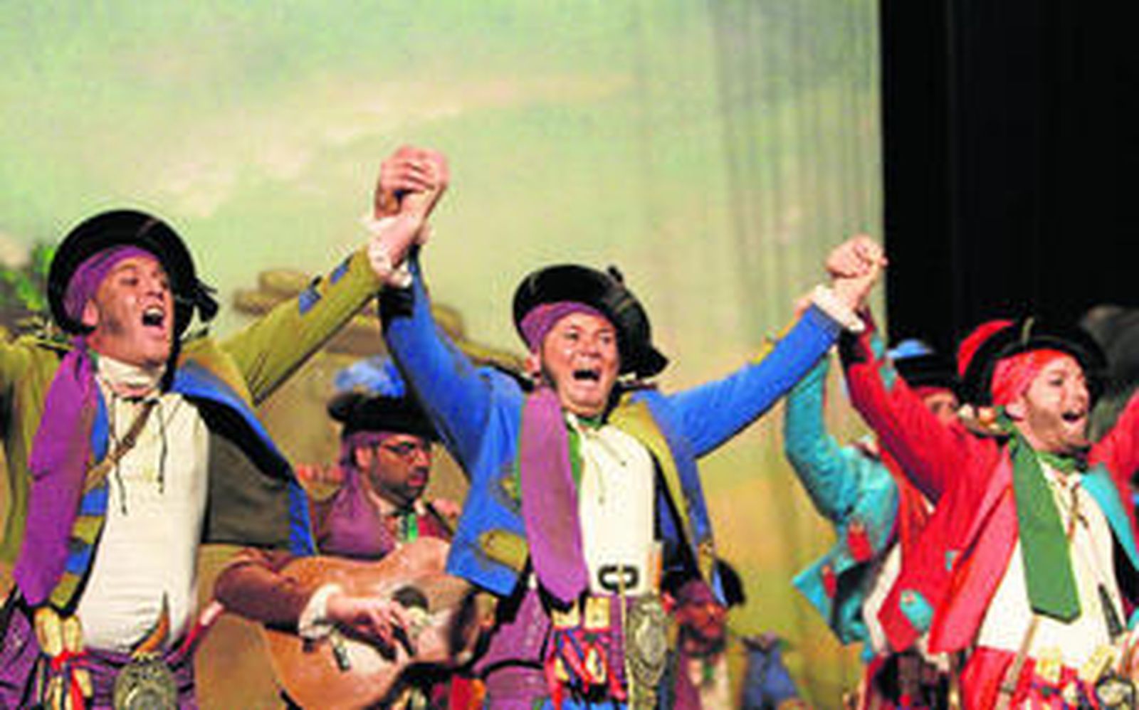 'Levántate tempranillo' durante su actuación de ayer en el Falla.