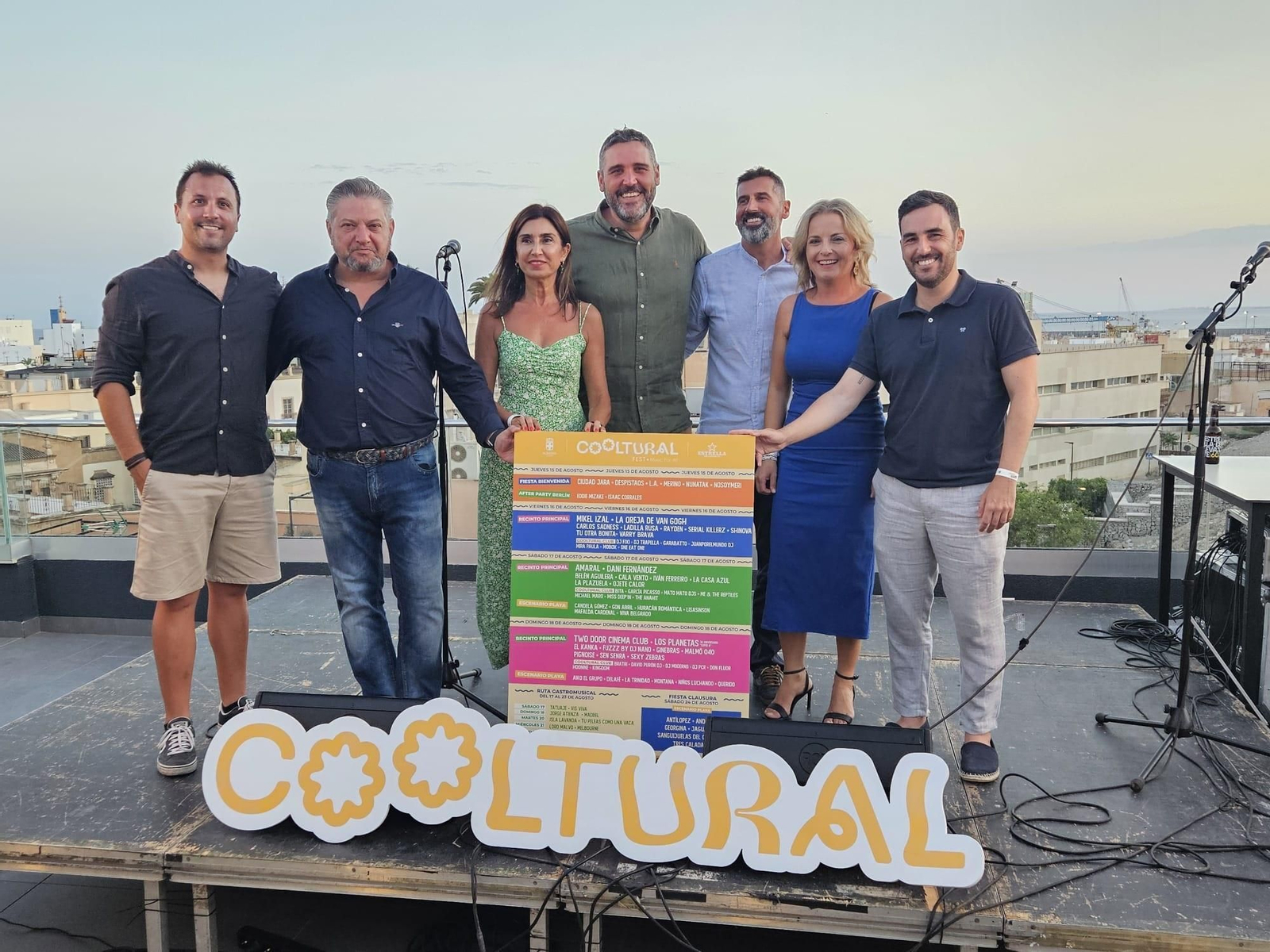 Autoridades y organizadores del Cooltural Fest durante la presentación celebrada ayer en El Terrao.