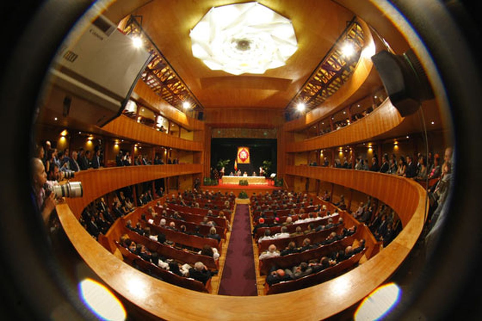 Imagen del Teatro de Las Cortes durante el acto de celebración del Bicentenario.


Foto: Julio Gonzalez
