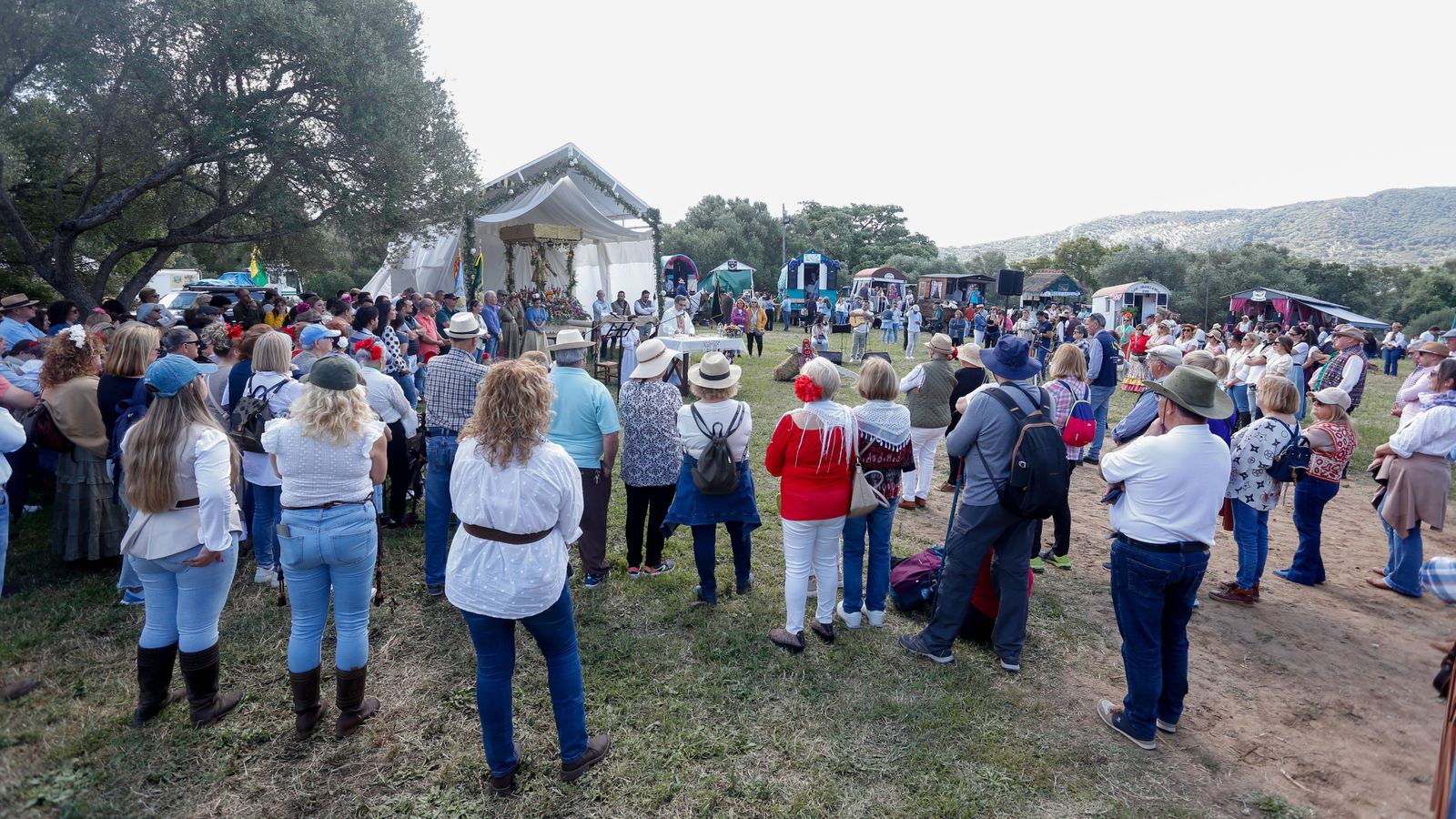 Búscate en las fotos del domingo en la romería de Los Barrios
