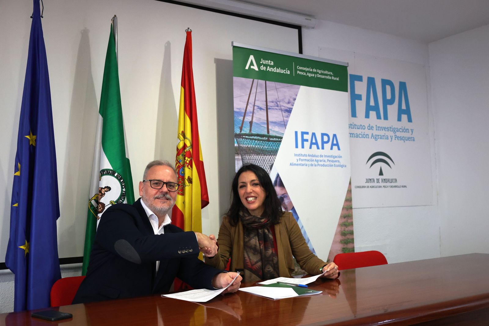 Firma del acuerdo entre instituciones.