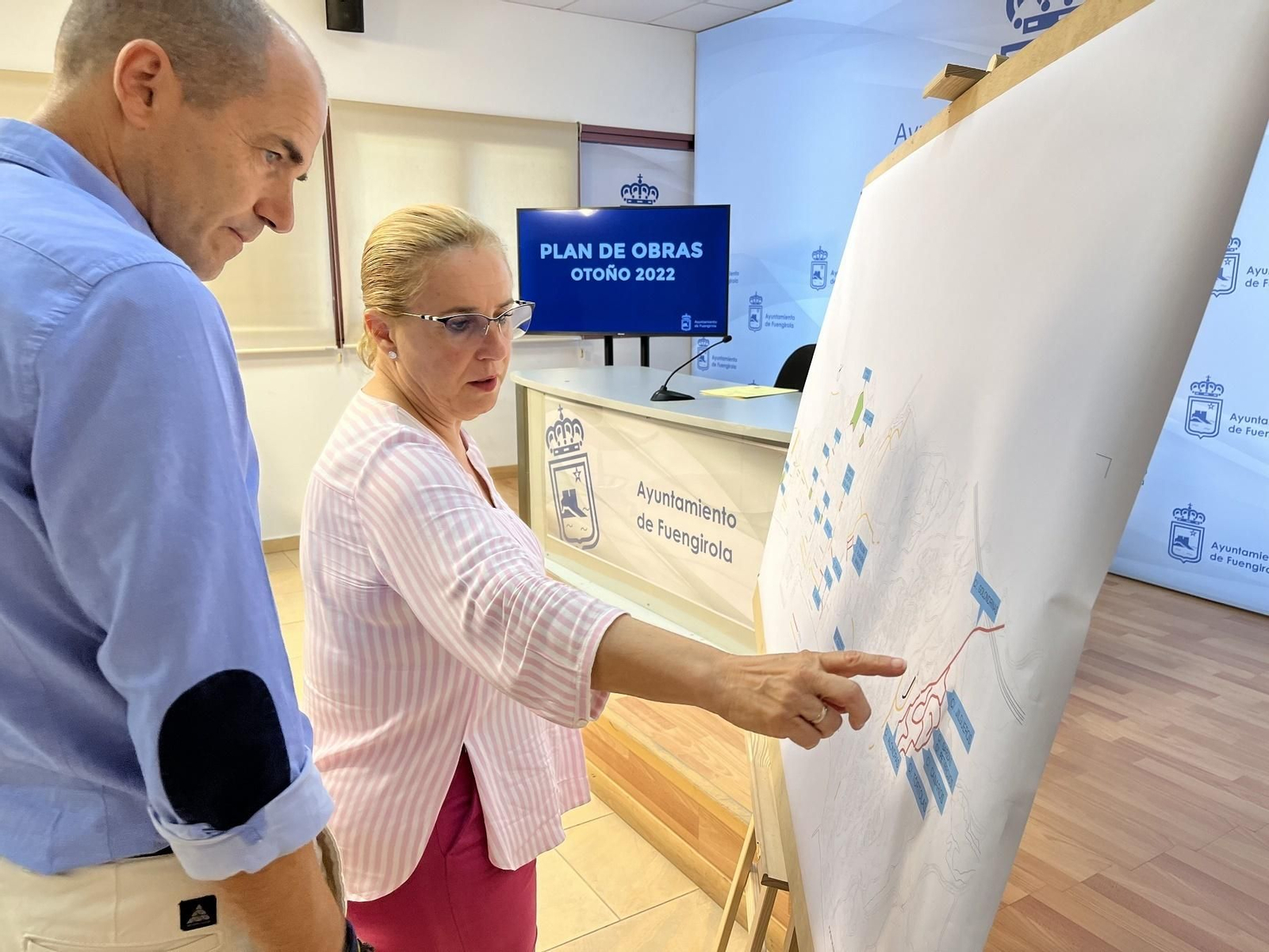La alcaldesa de Fuengirola, Ana Mula, mostrando las nuevas actuaciones. La alcaldesa de Fuengirola, Ana Mula, mostrando las nuevas actuaciones.