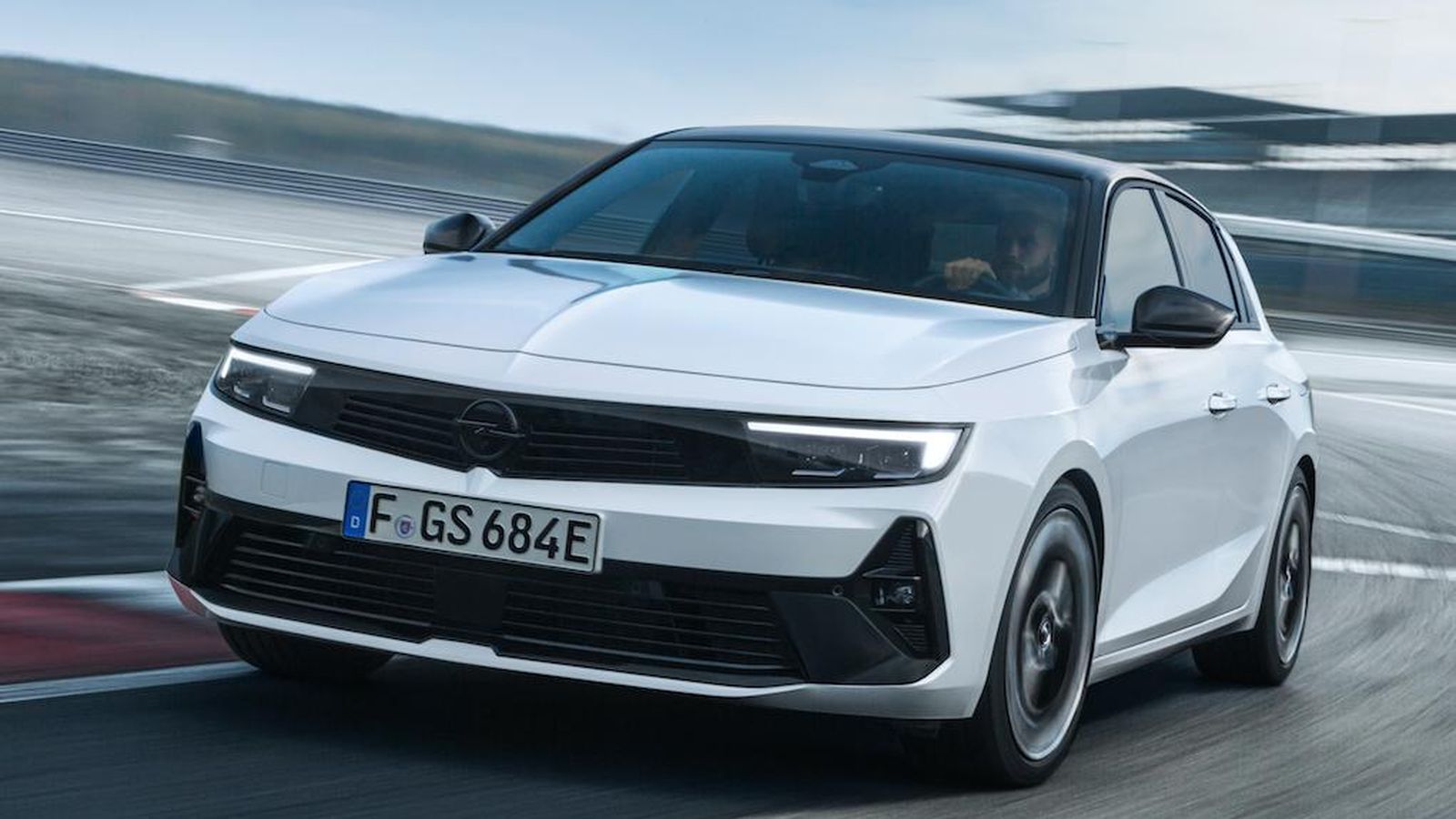 Opel dice haber realizado cambios en el chasis para potenciar aspectos como agilidad y precisión.