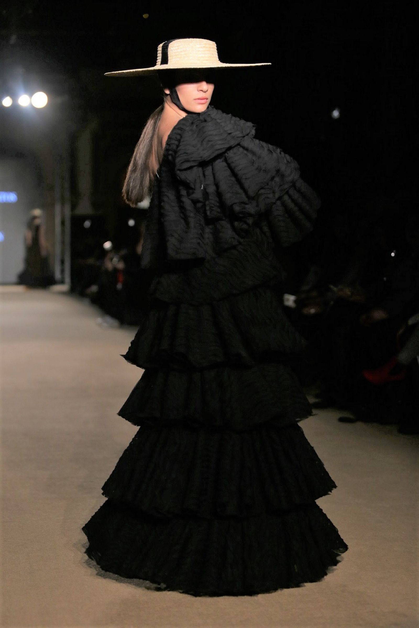 Laura de los Santos, fotos del desfile el We Love Flamenco 2019