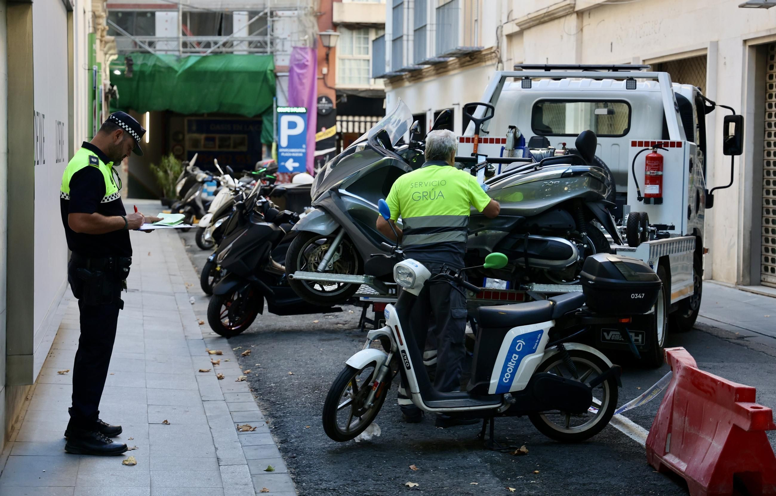 Nuevas señalizaciones en Plaza nueva para acceder al parking de la calle Albareda