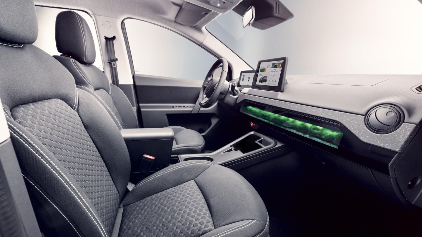 En el salpicadero, con muy pocos mandos, hay una pantalla de 10" para el manejo del equipo de infoentrentenimiento, además de otra para la instrumentación.