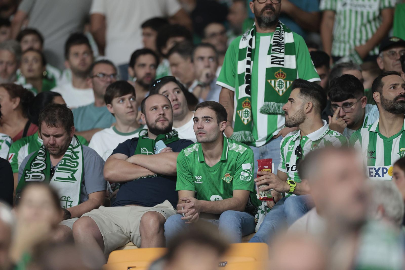 Búscate en las fotos del Betis - Nottingham Forest
