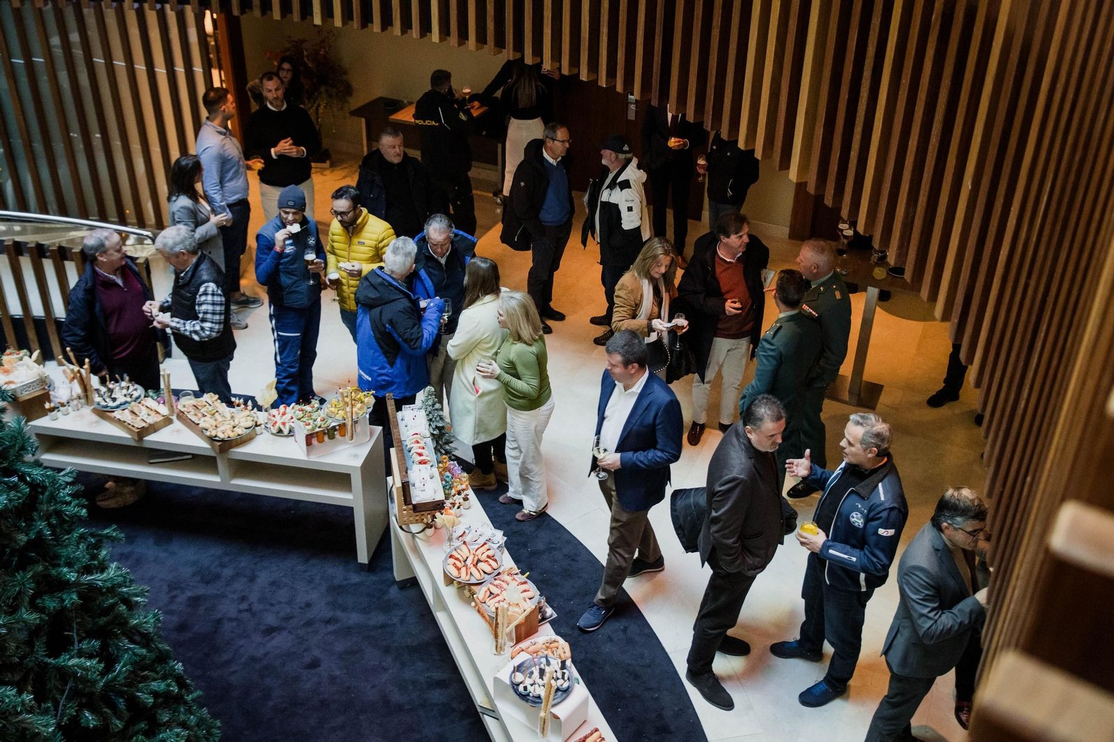 Enrique de la Higuera y Carlos Olmedo, premiados por su trayectoria empresarial en Sierra Nevada