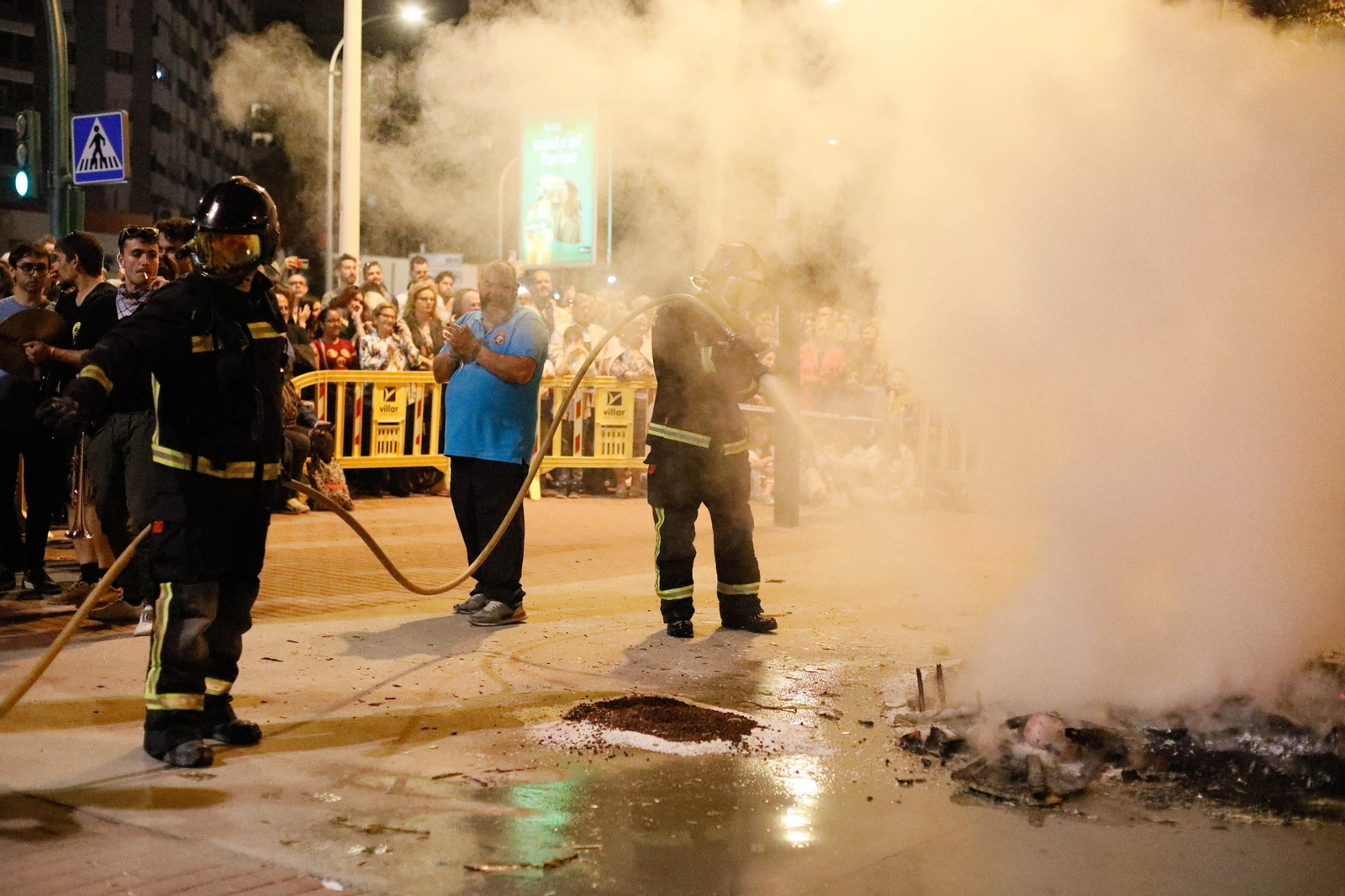 La cremá de las fallas cierra el ‘Fallers pel Món’ en imágenes