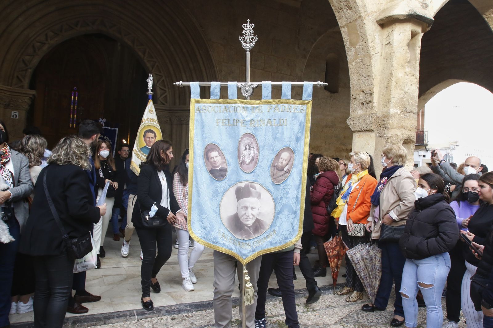 El traslado de María Auxiliadora de Córdoba tras su restauración, en imágenes