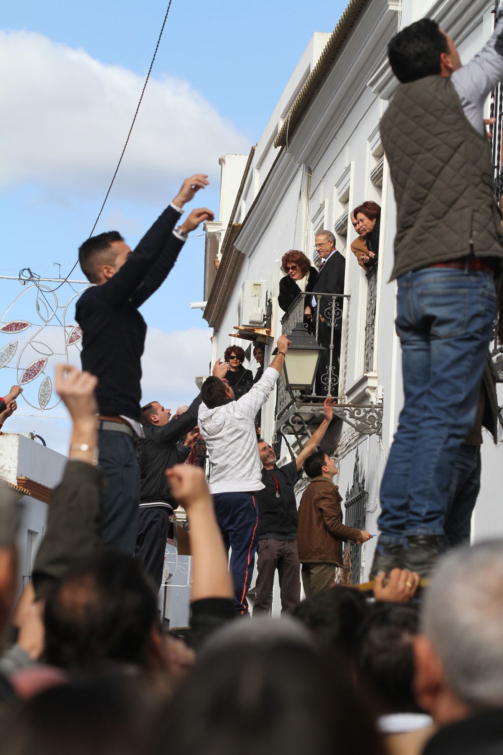 Imágenes de las tiradas en honor a San Antonio Abad en Trigueros