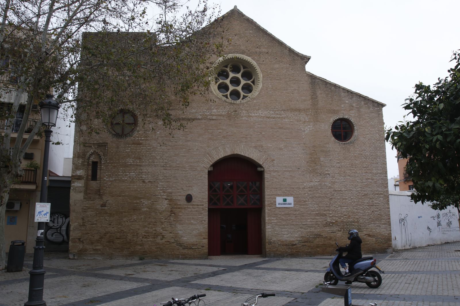 Fachada principal de Santa Lucía, la portada está desde los años 30 en la puerta principal de la iglesia de Santa Catalina