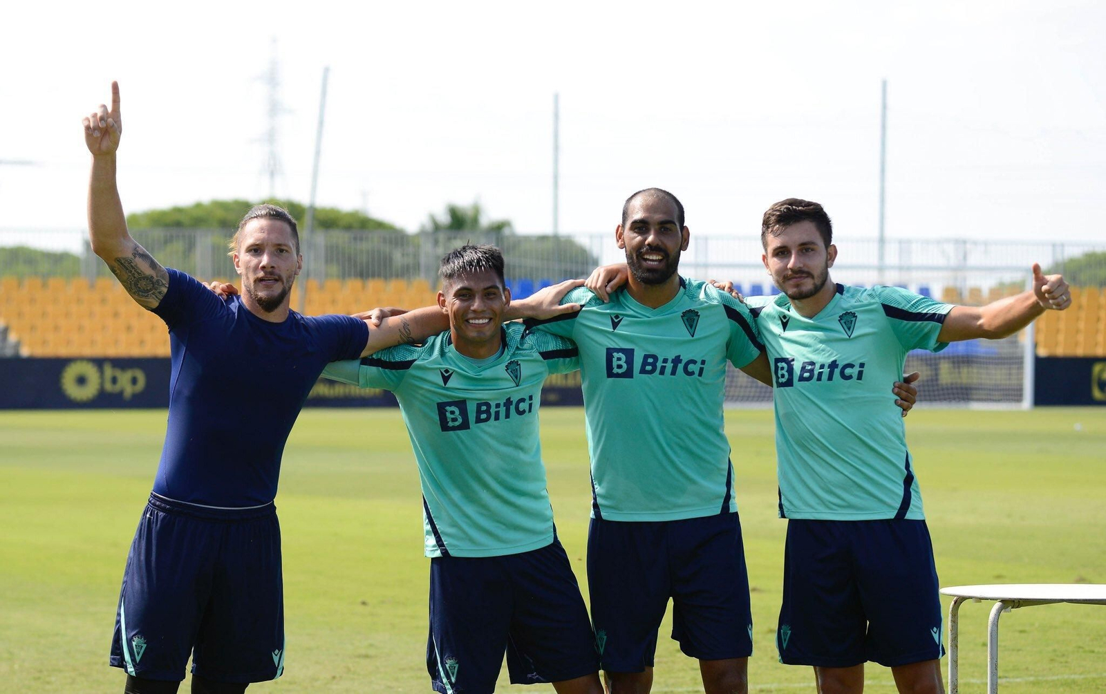 Ledesma (i), Arzamendia, Fali y Víctor Chust en un entrenamiento.