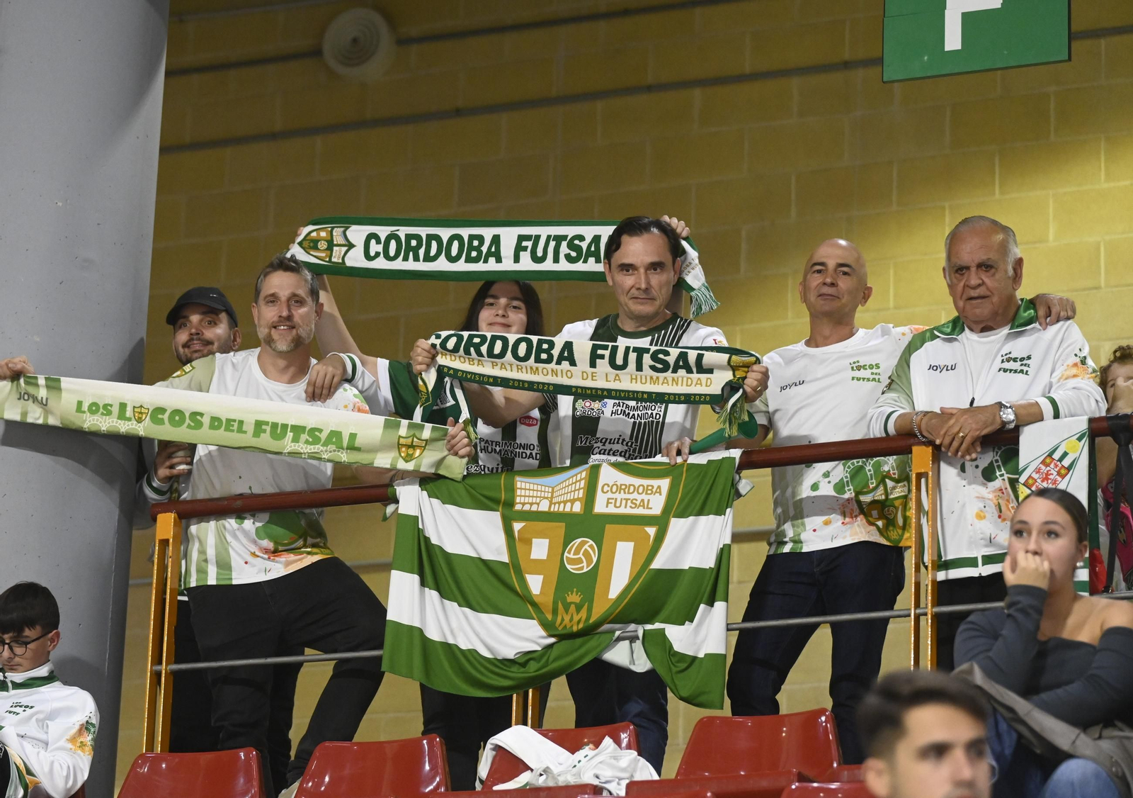 Las mejores fotos del ambiente en Vista Alegre para el Córdoba Futsal - Barça