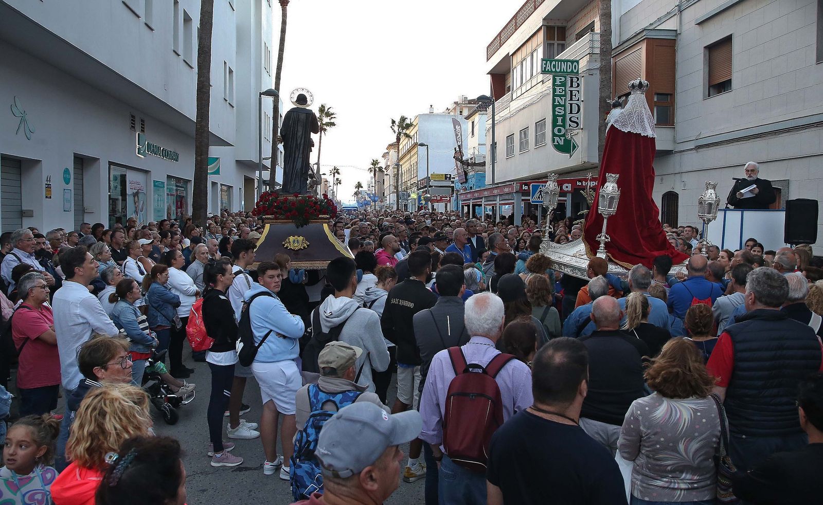 El regreso a su templo de la Virgen de la Luz de Tarifa, en imágenes