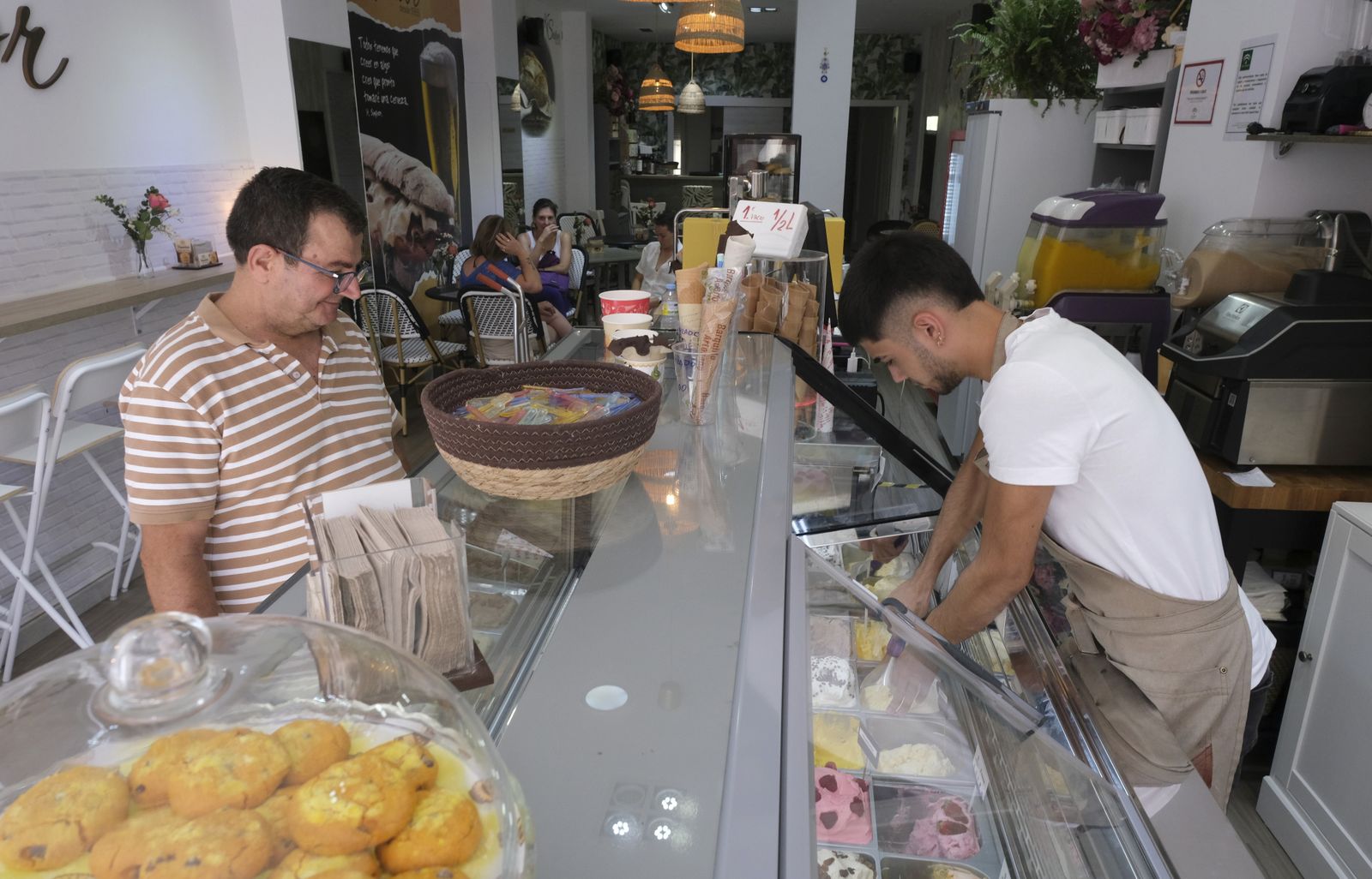 Las heladerías de Córdoba refrescan el verano, en fotografías