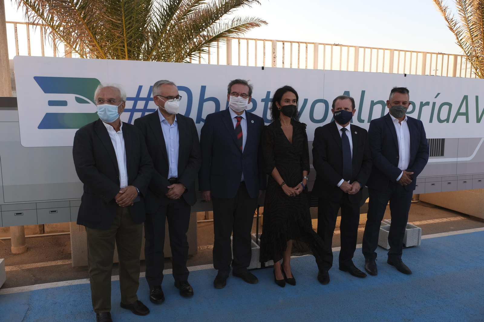 Fotogalería acto reivindicativo por la llegada del AVE a Almería.