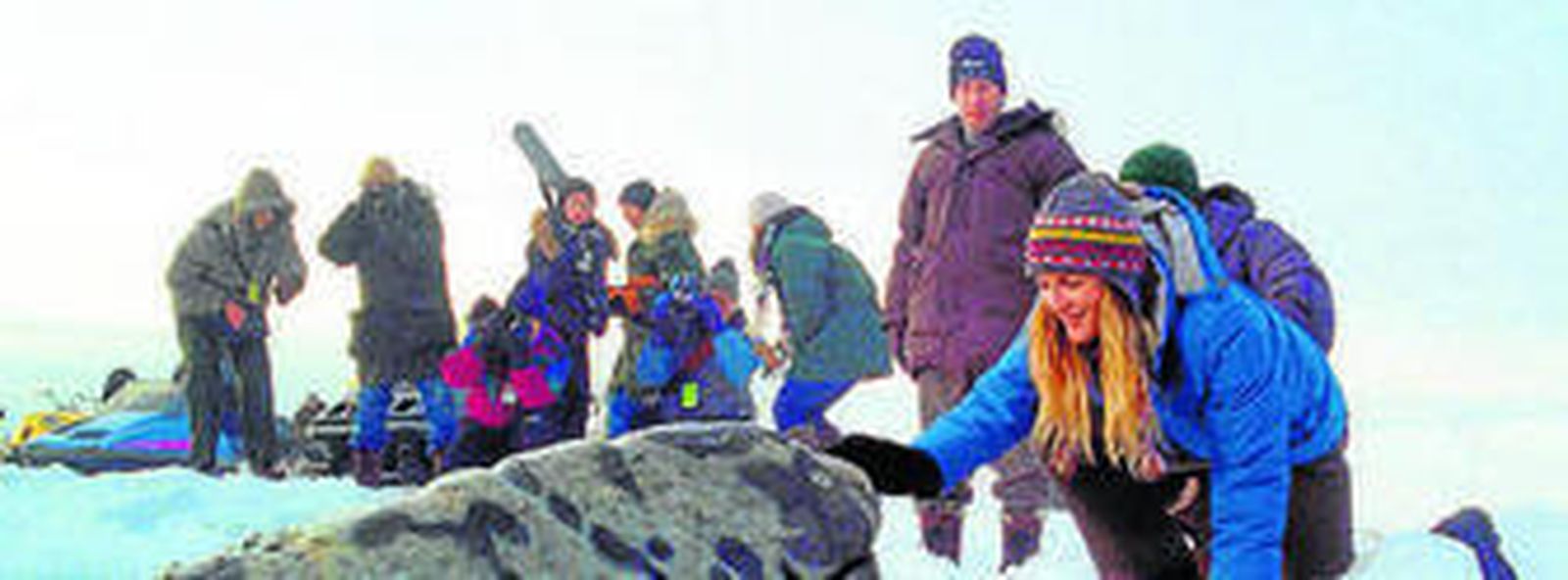 Drew Barrymore (en primer plano) encarna a una ecologista.