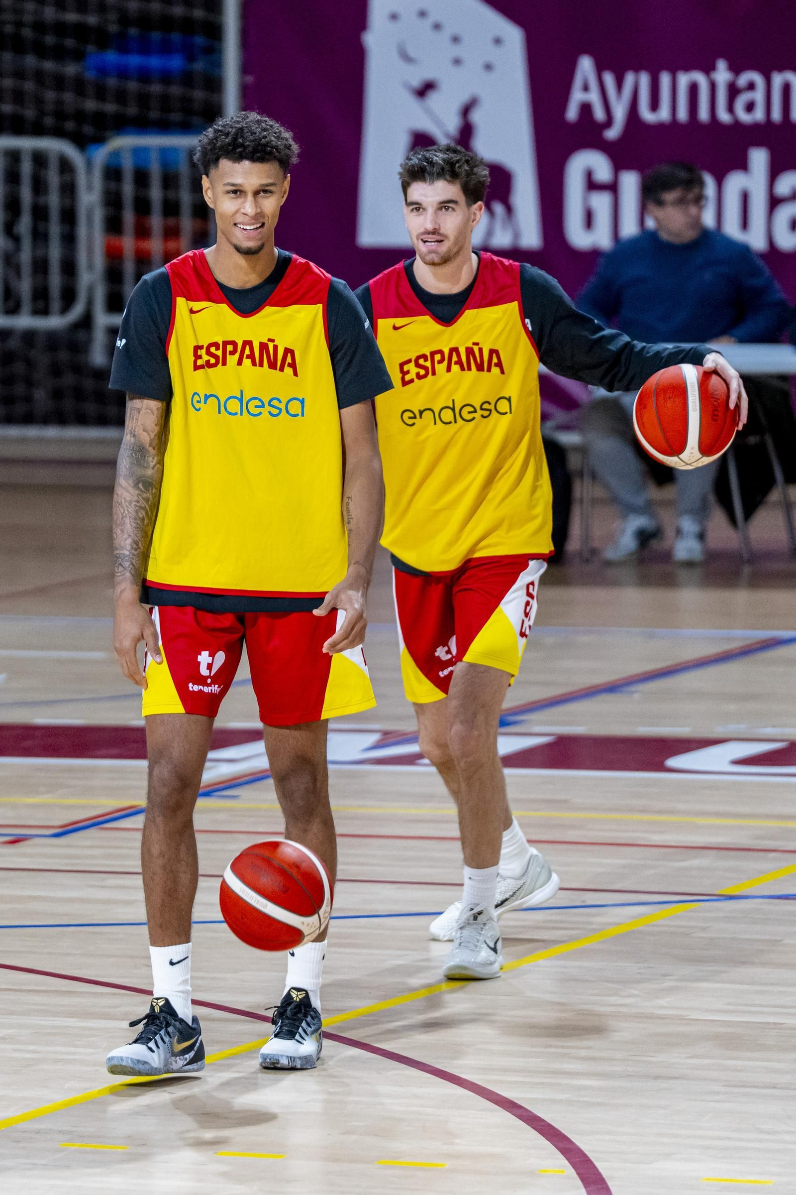 Alberto Díaz, Francis Alonso y Paco Aurioles, en la primera España de Chus Mateo