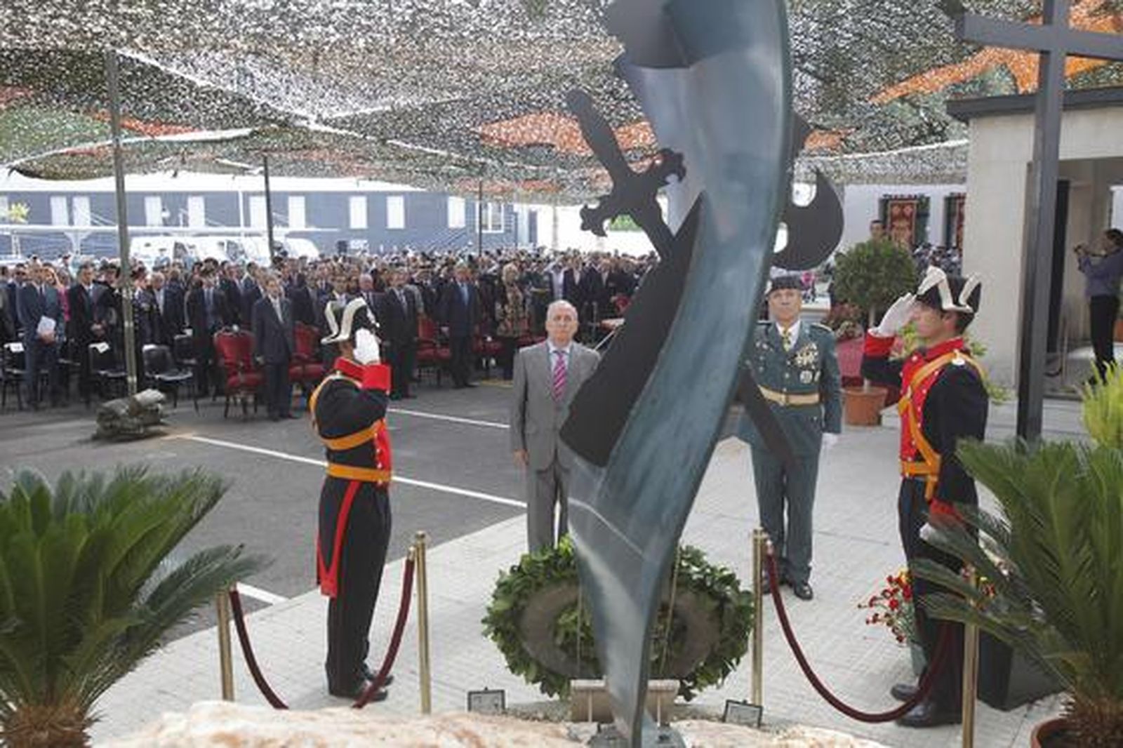 La Comandancia de la Guardia Civil de Cádiz celebra la festividad de su Patrona, la Virgen del Pilar.

Foto: Jesus Marin