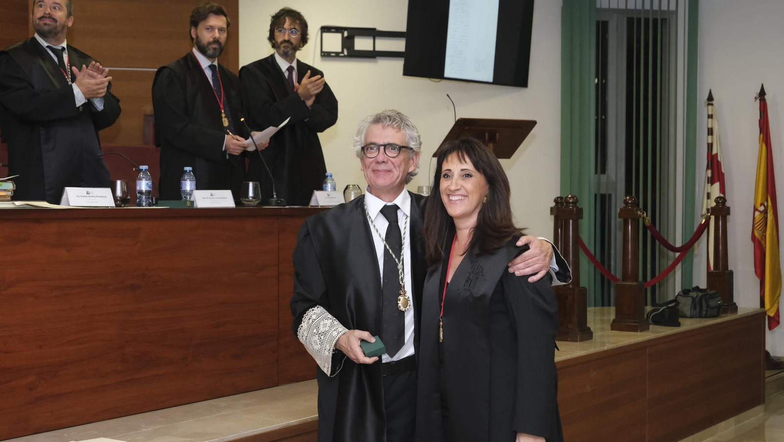 Entrega de insignias de 25 años de colegiado en el Colegio de Abogados de Almería, en imágenes